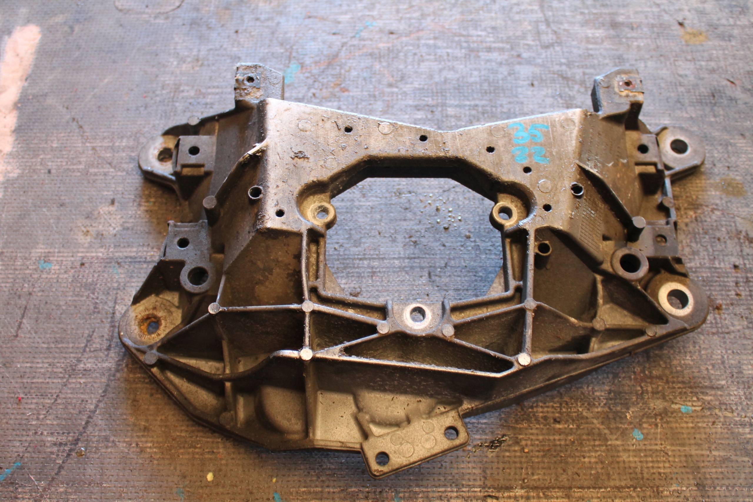 3522. Getriebehalter Getriebe getriebe AUDI 4H0399263AD