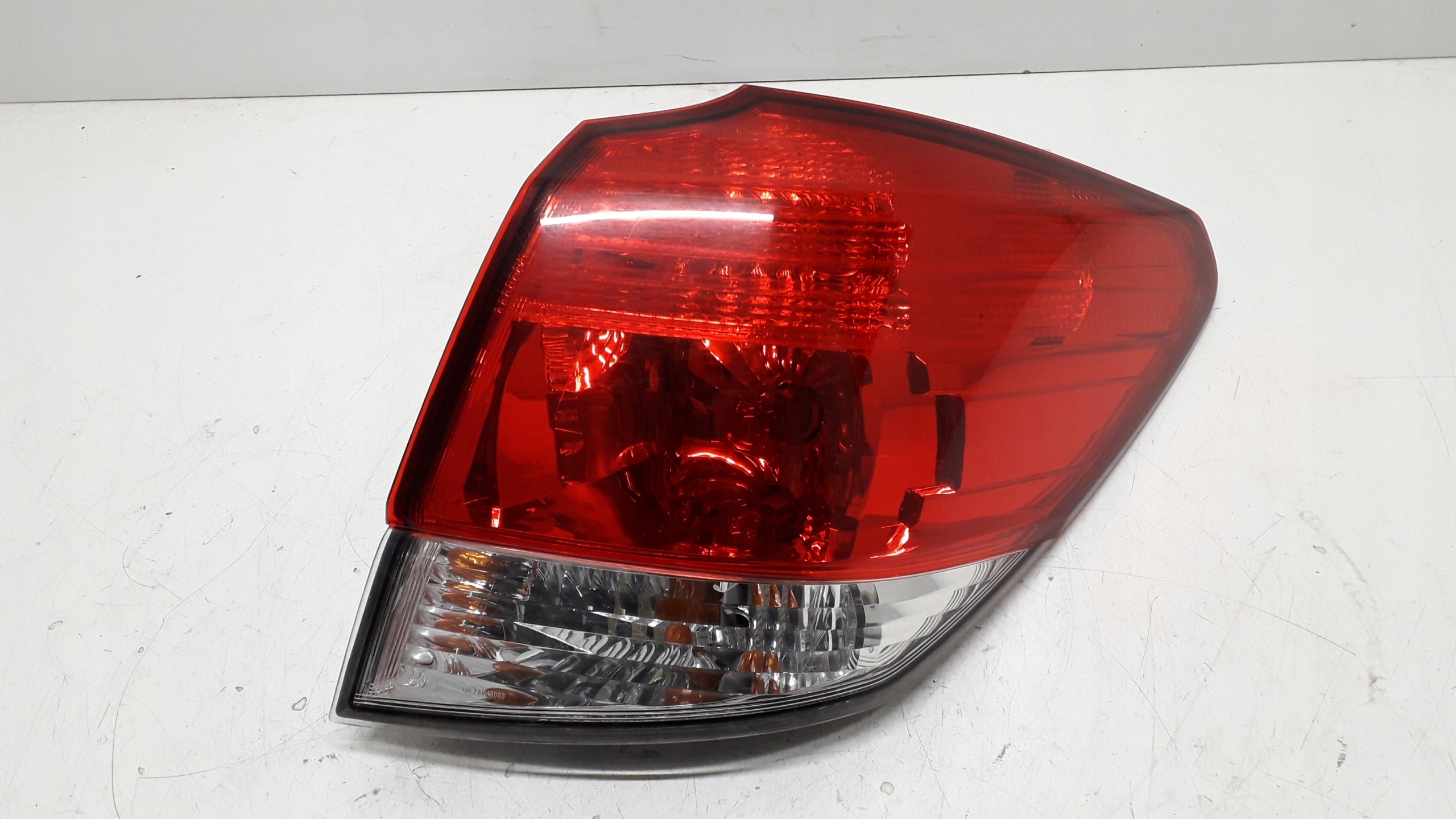 LEGACY V OUTBACK IV KOMBI LAMPA PRAWA TYŁ - CAŁA