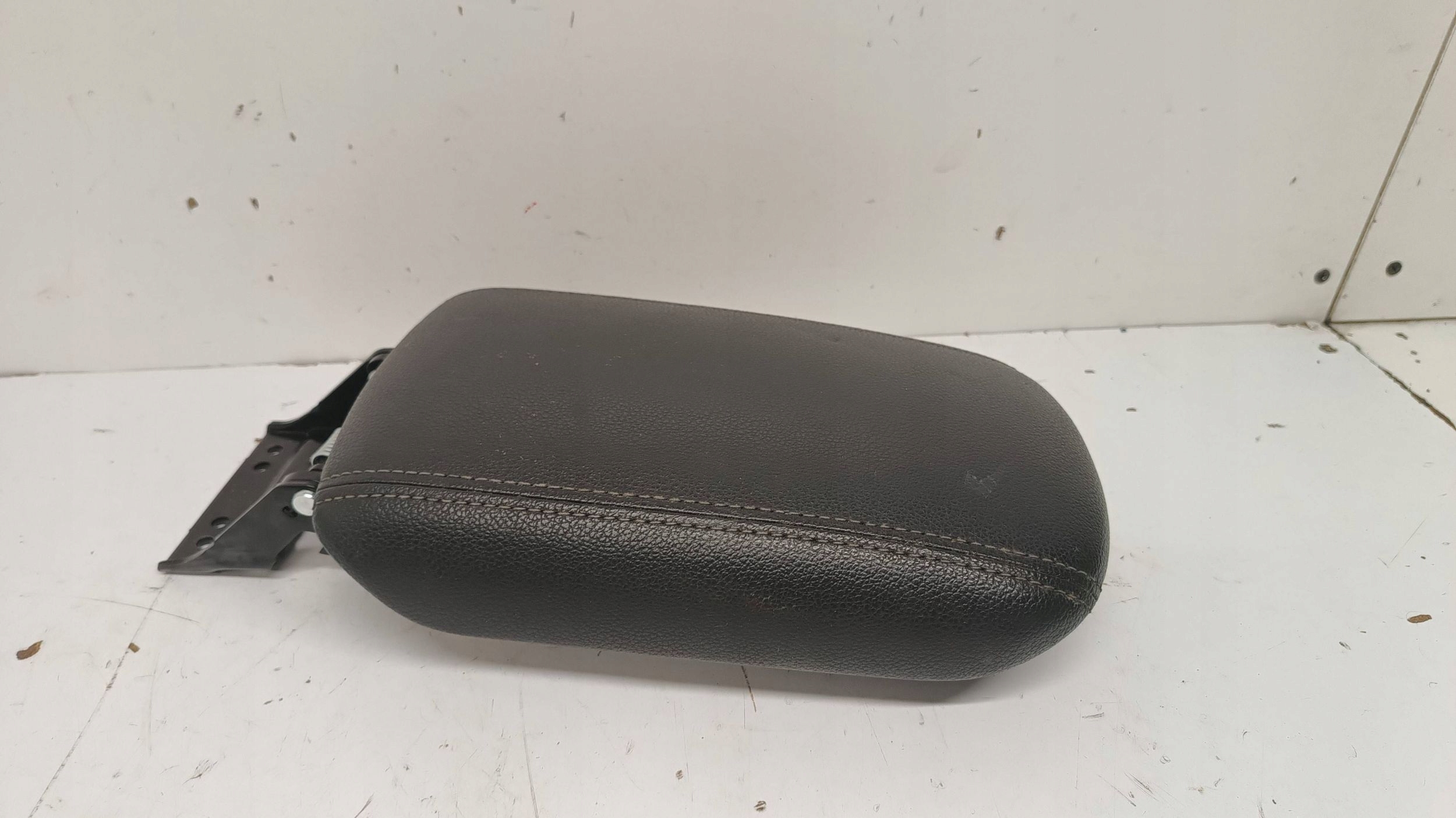 HYUNDAI I30 III armrest black leather 2017