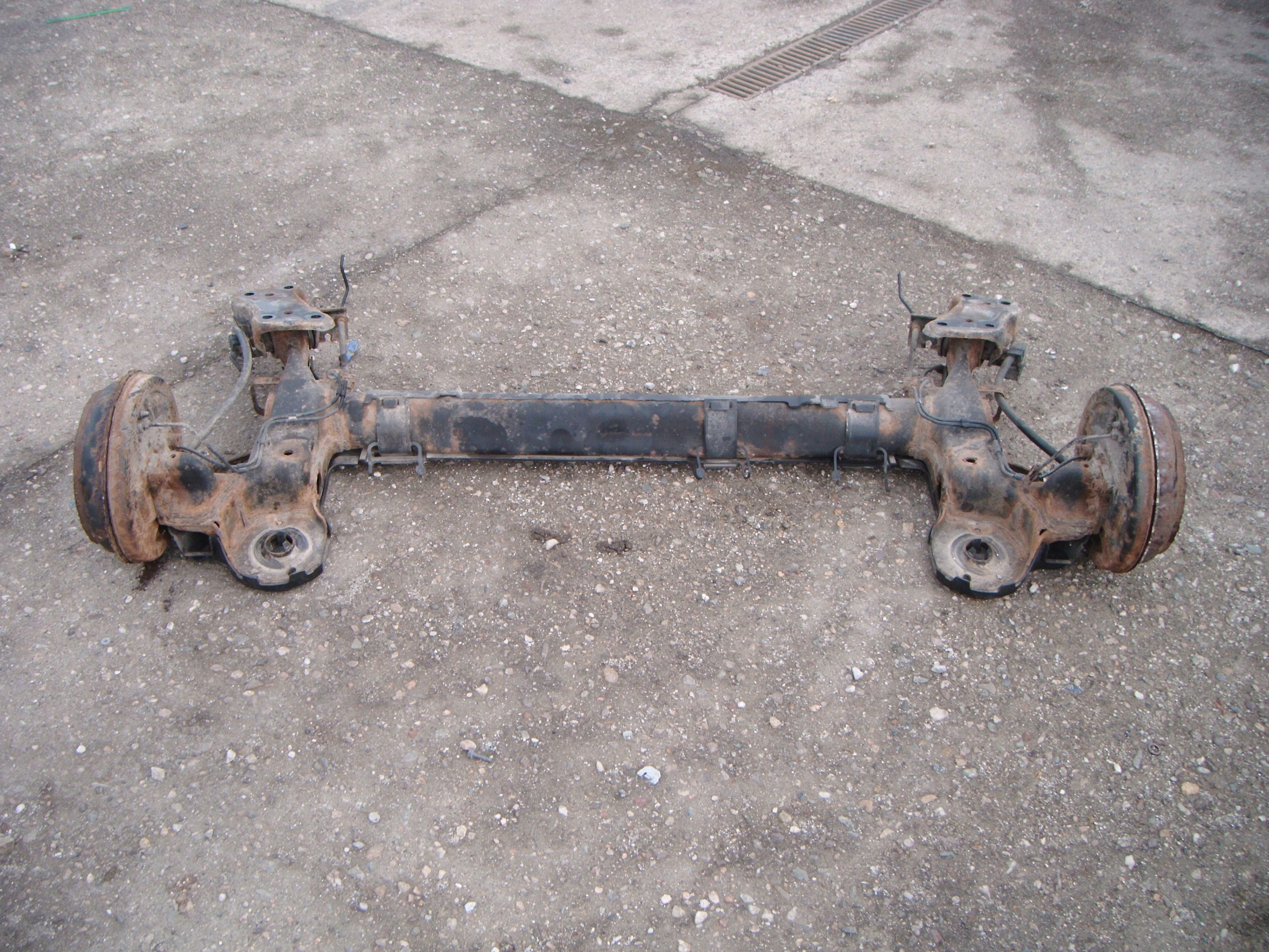 PEUGEOT 207 SW 08-12 OŚ BELKA TYLNA