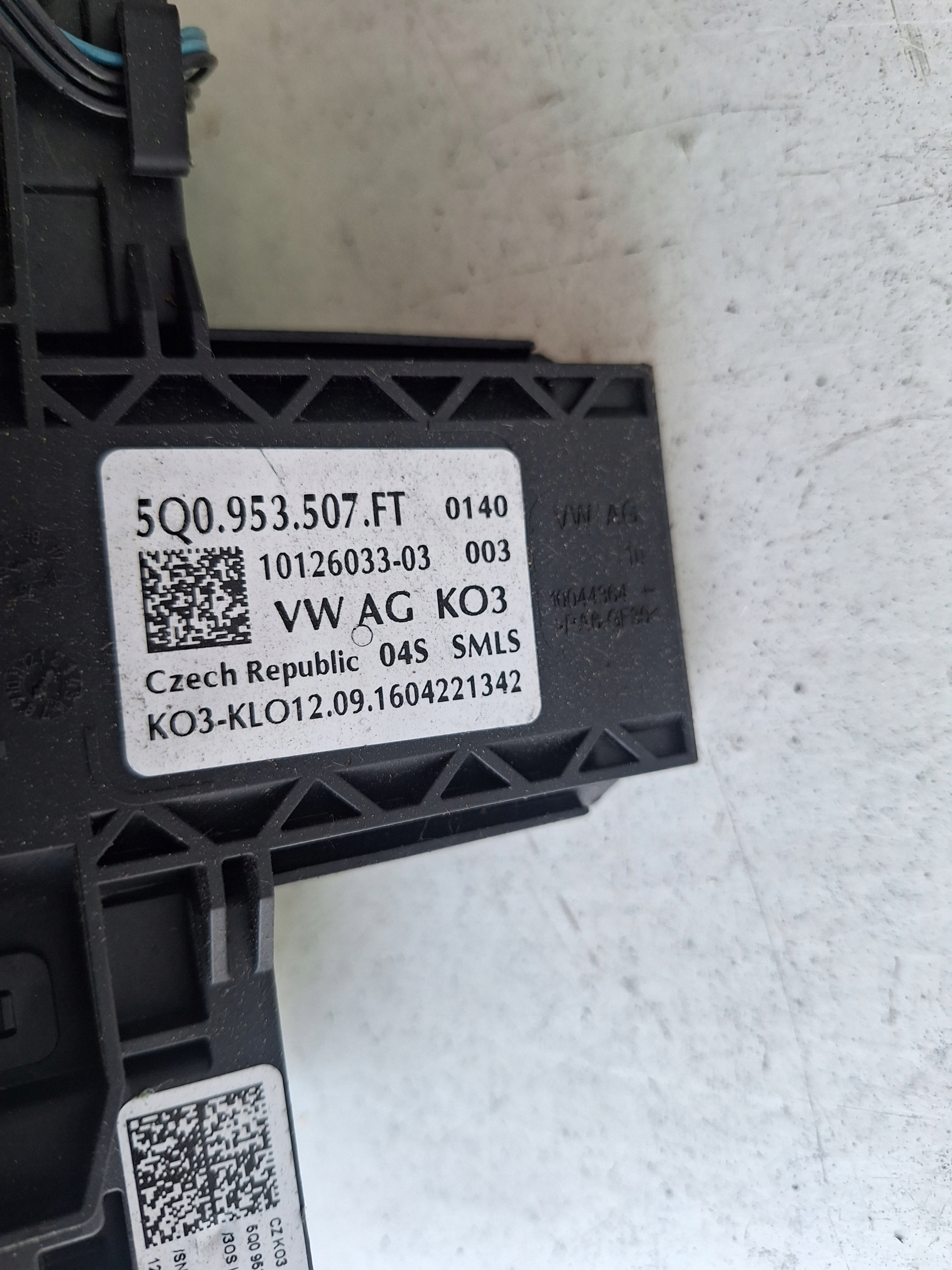 páčky pod volant a ovládání + kroužek 5Q0953549F