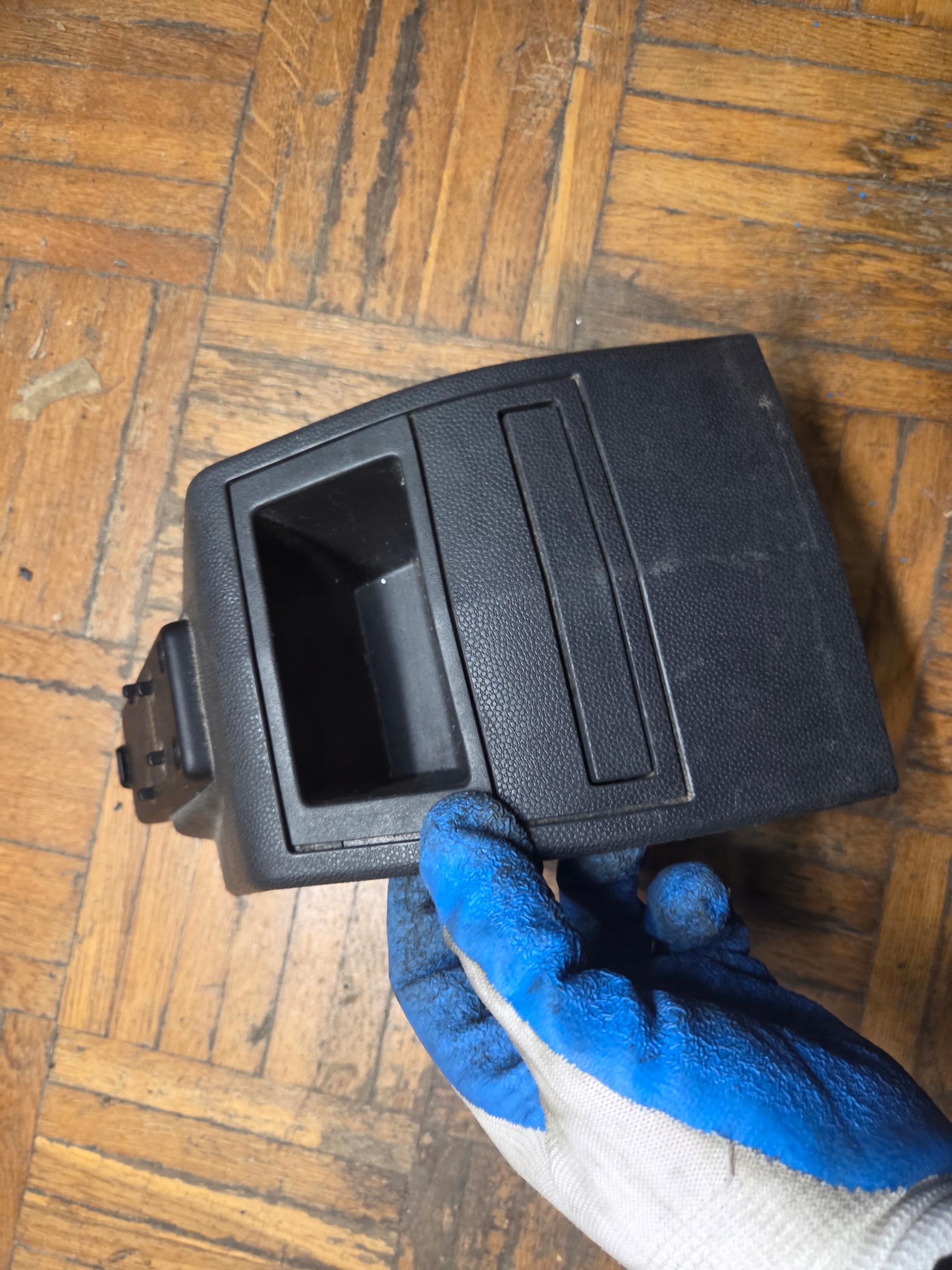 Gehäuse Handschuhfach TUNELU OPEL CORSA D 13184068