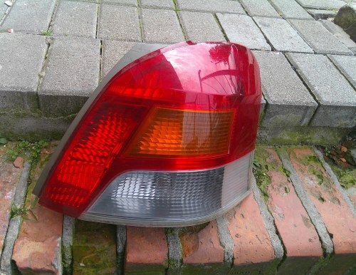 TOYOTA YARIS II LIFT 09- PRAWA TYLNA LAMPA DIODA ORYGINAŁ
