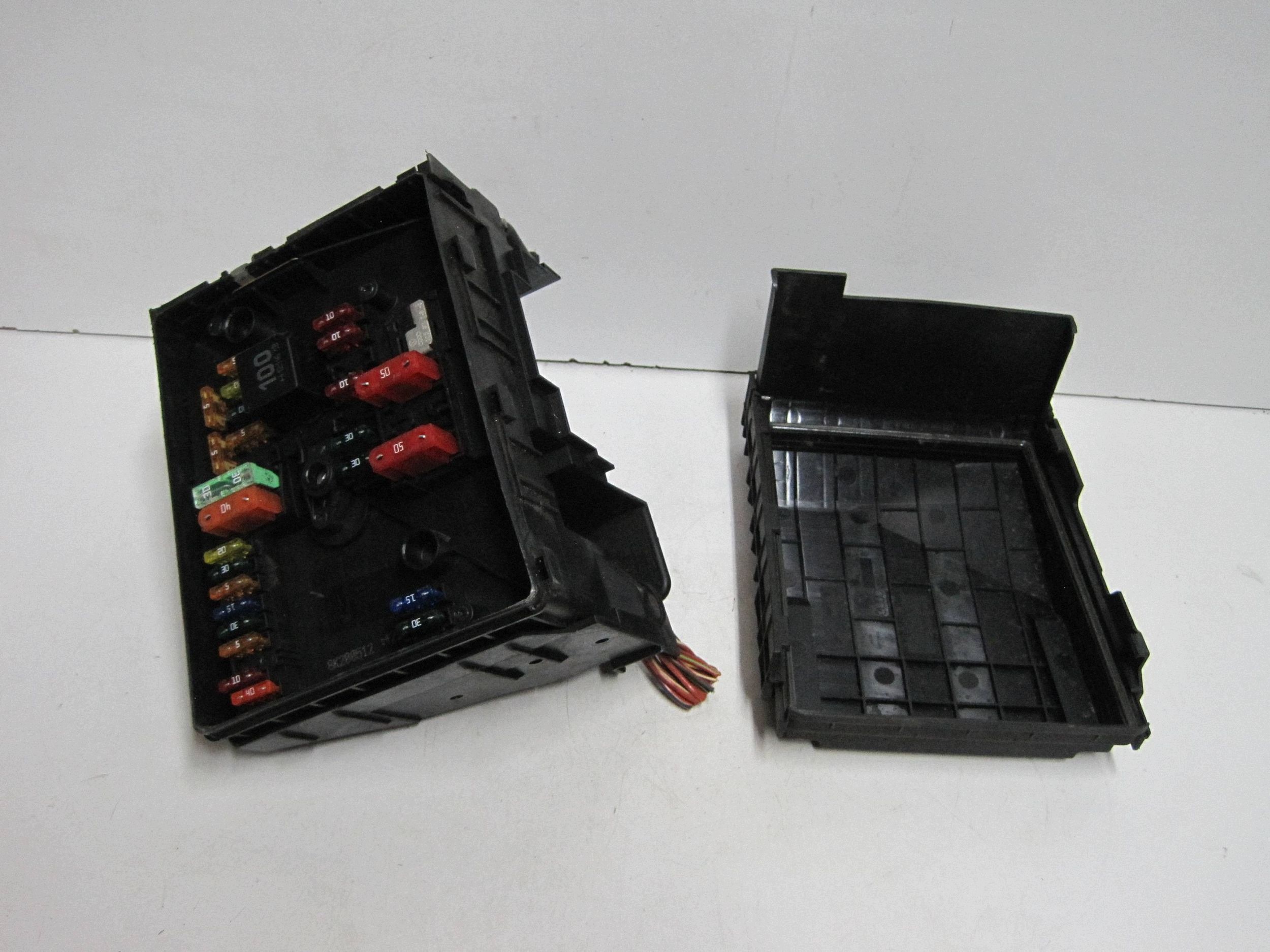 abdeckung der sicherungen AUDI A3 VW GOLF 1K0937132F