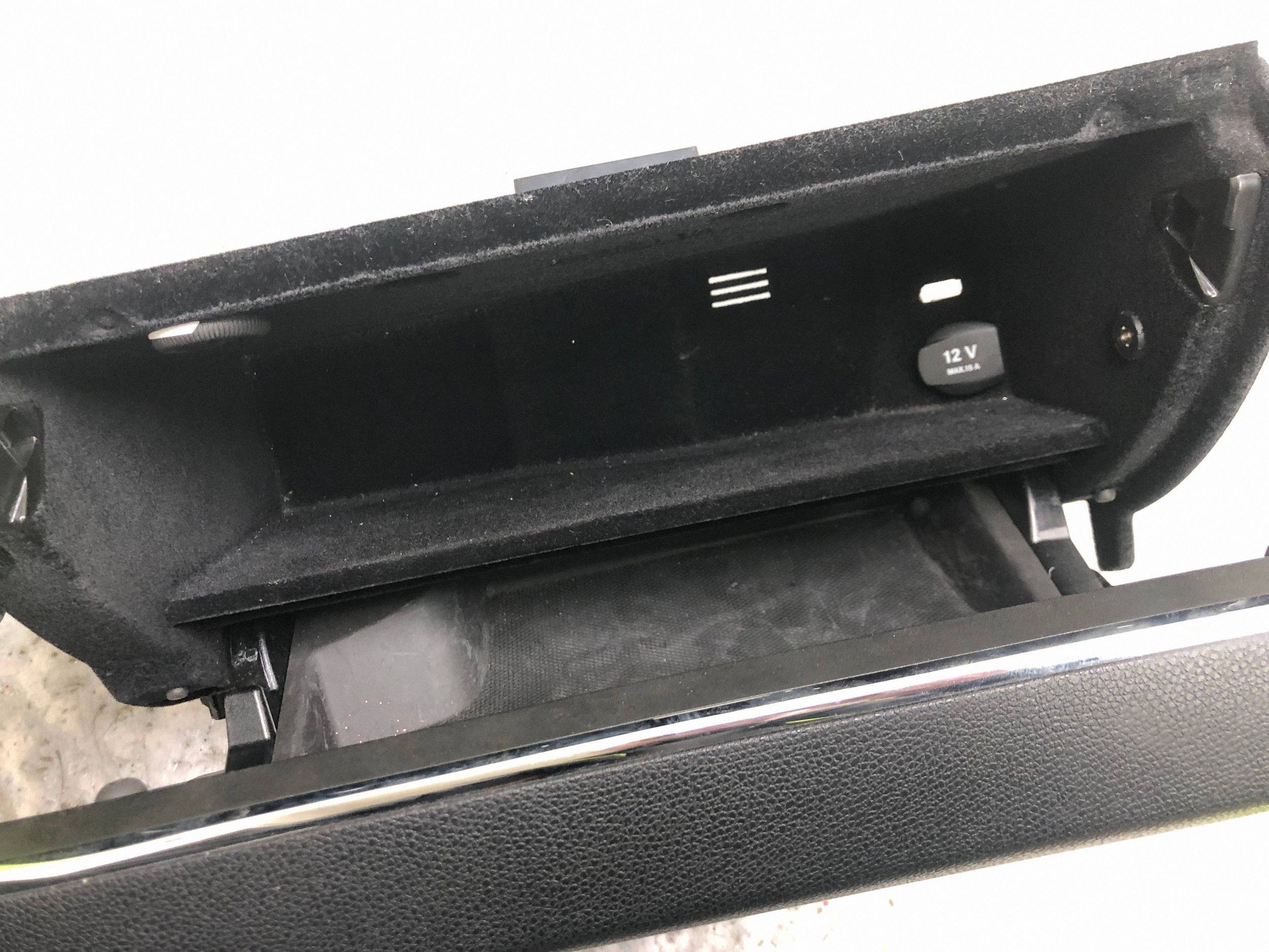 boîte a gant passager console MERCEDES W204 berline A2046800091