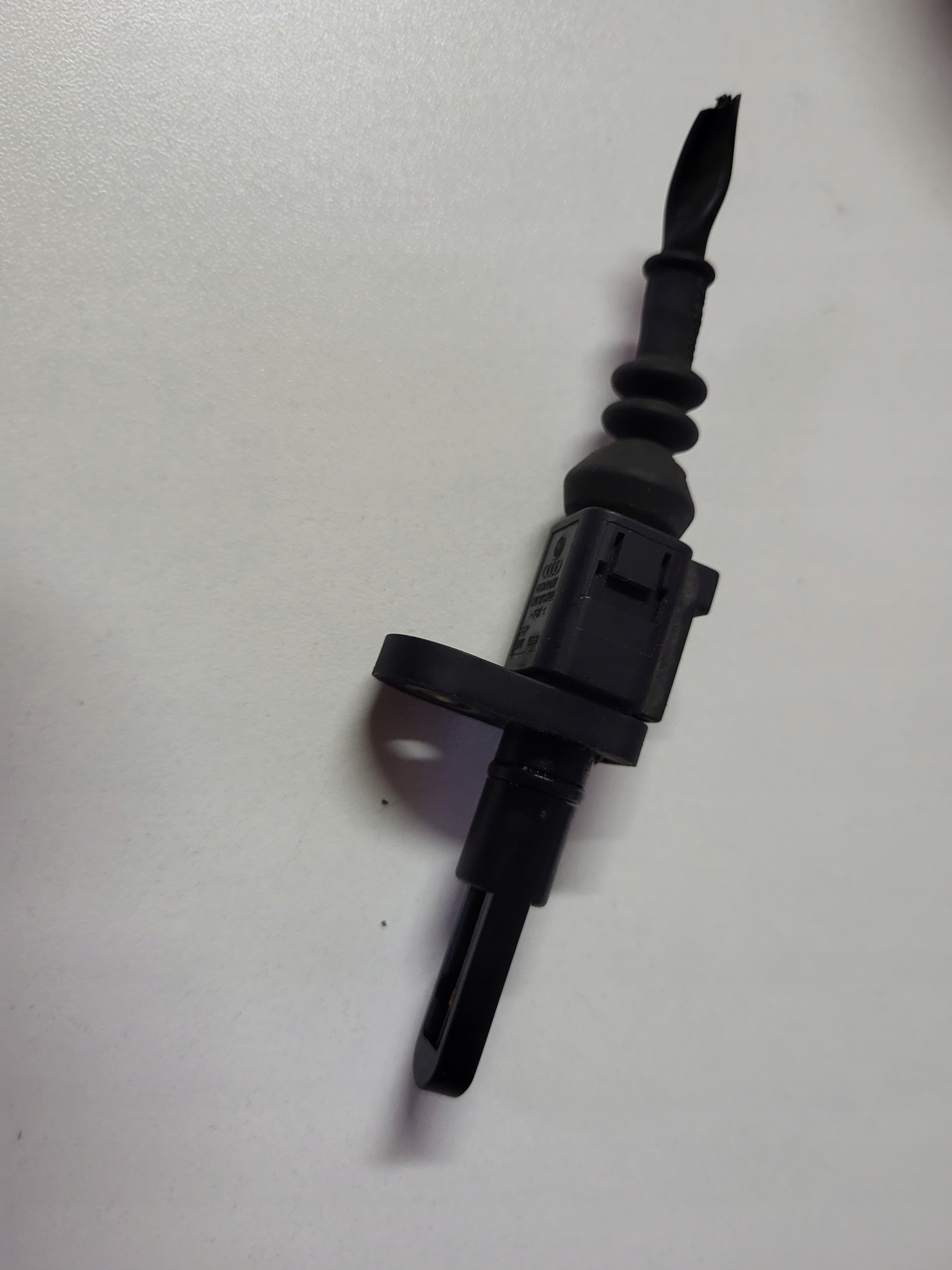 flow meter AUDI VW 2.0 FSI 1J0973702