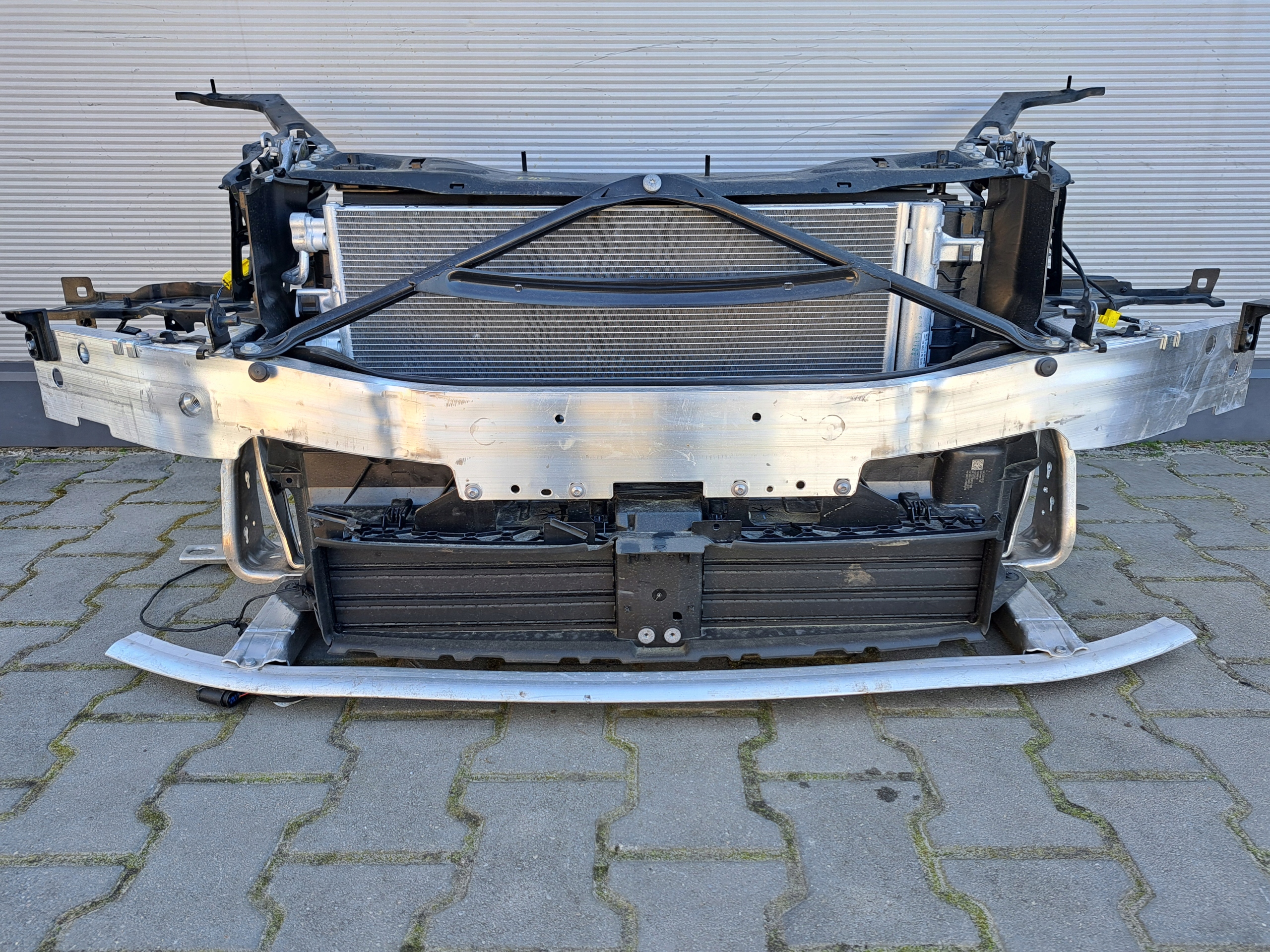 BMW F39 F40 F44 F48 118i 216i 218i PAS PRZÓD KOMPLET CHŁODNIC Producent części BMW OE
