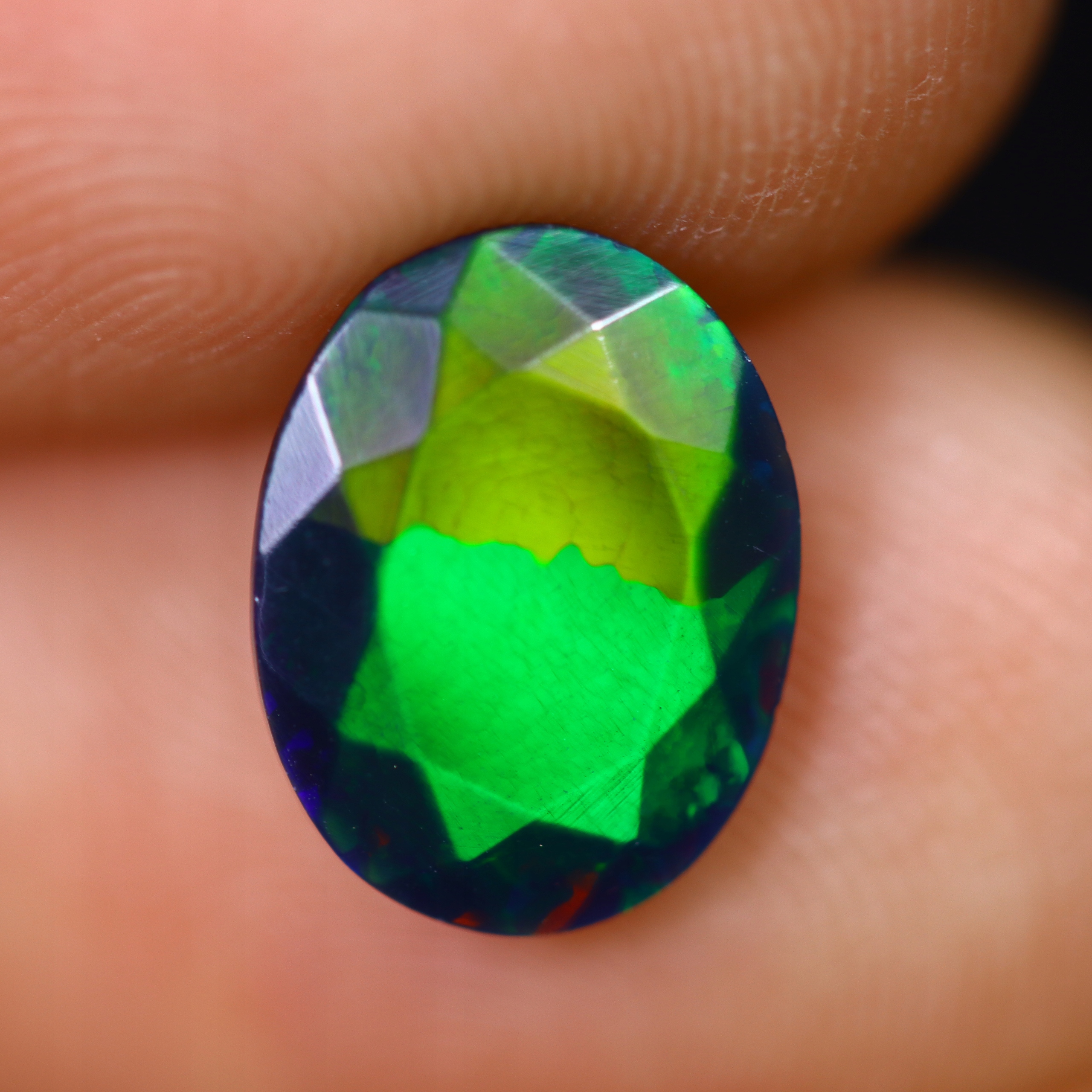 Přírodní opál černý 1.40 ct Ovál Etiopie certifikát Wbd