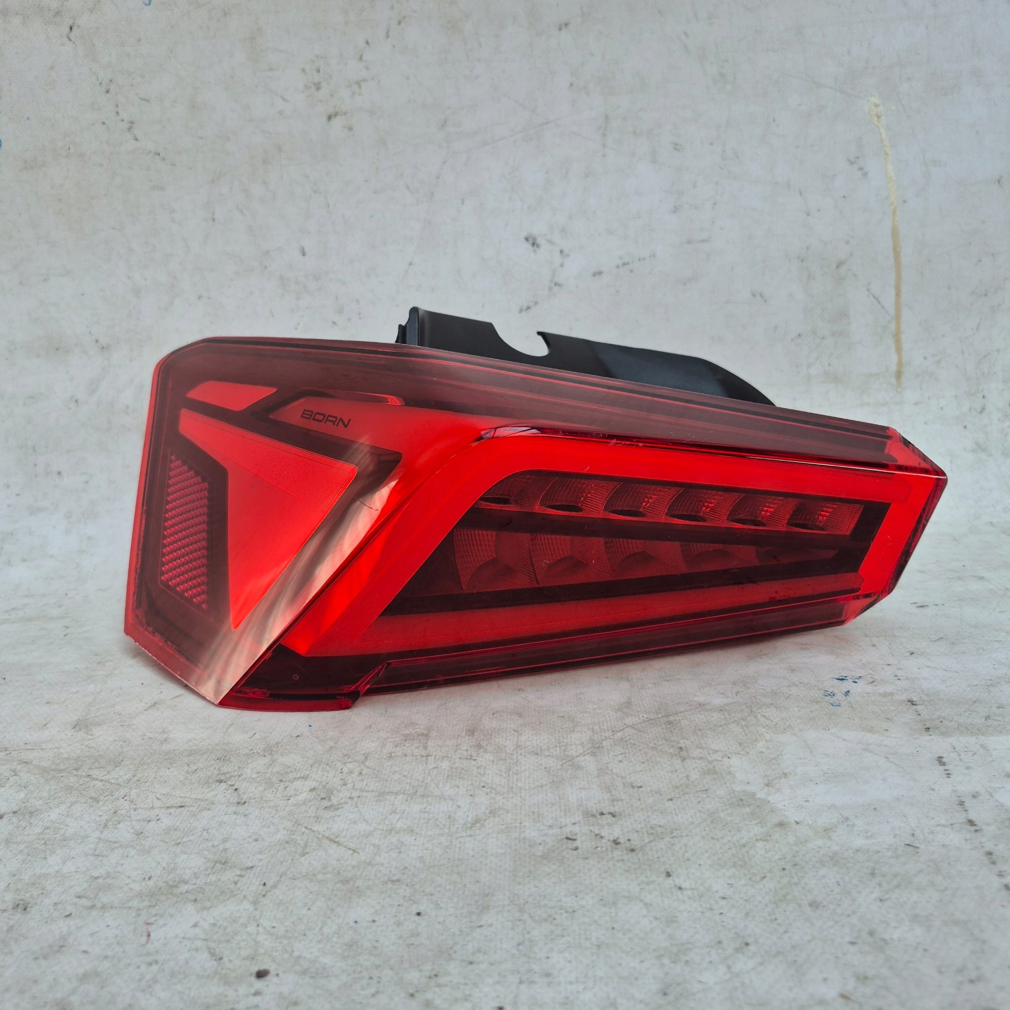 CUPRA BORN 21- light left rear part rear