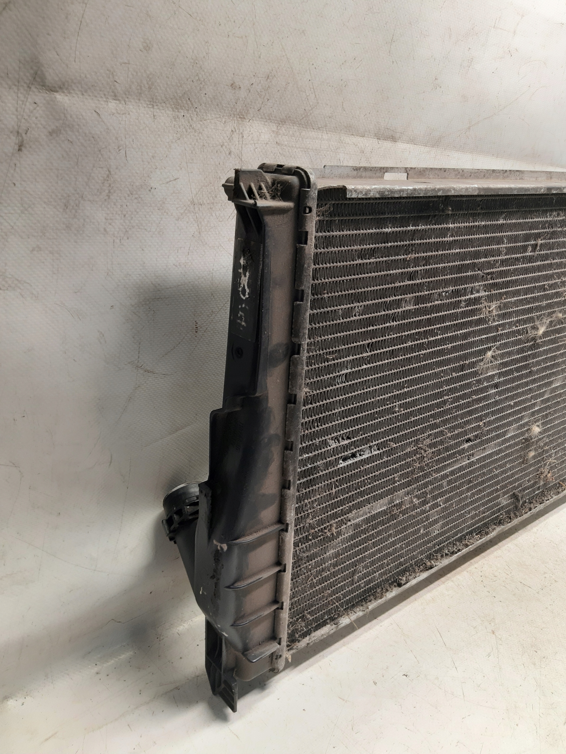 BMW 1 E87 2.0D OE 778889513 water cooler