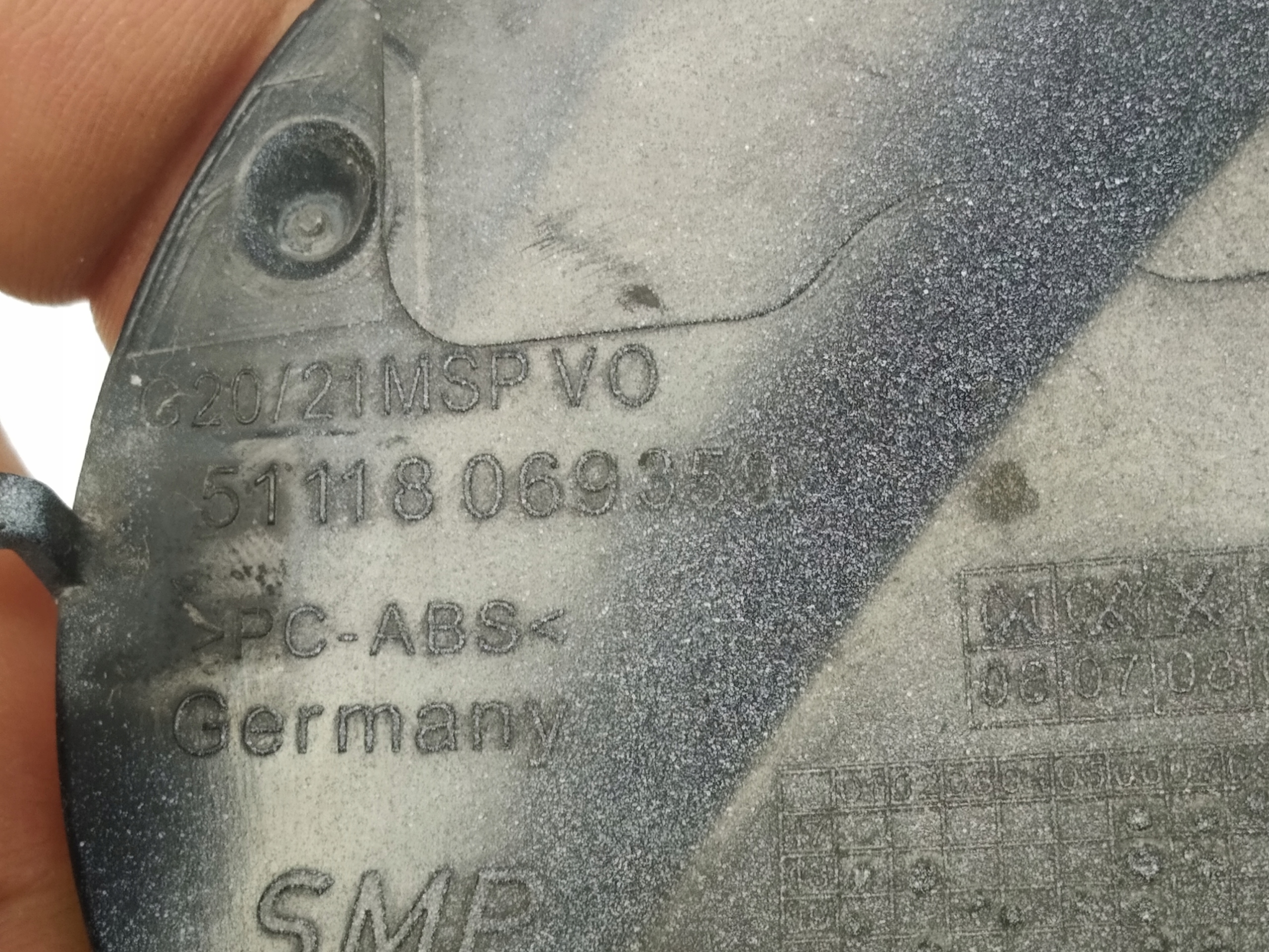 Bmw G20 G21 M Pakiet towing hook cap w bumper front original 8069359