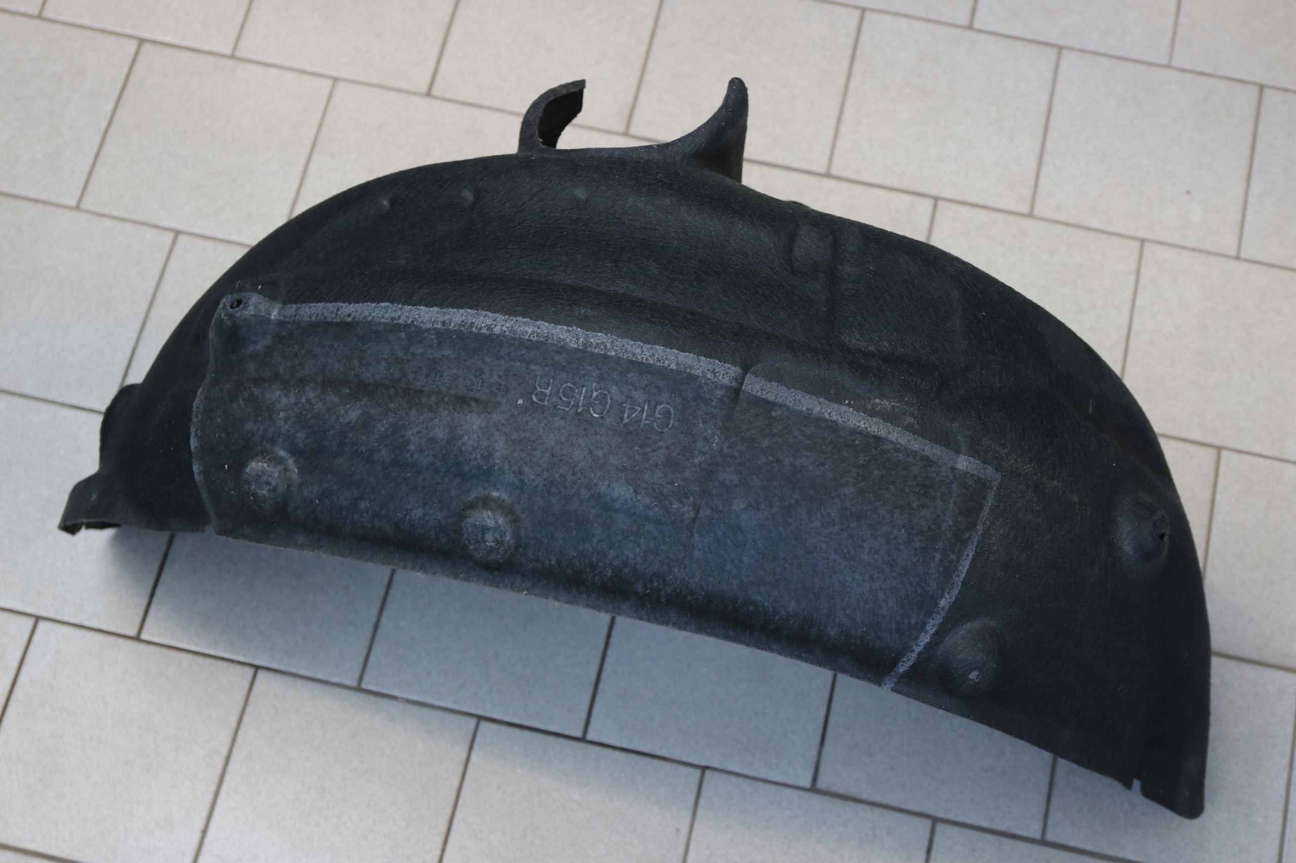 BMW 8' G14 G15 ORYGINALNE mudguard right rear. right rear part 7374744