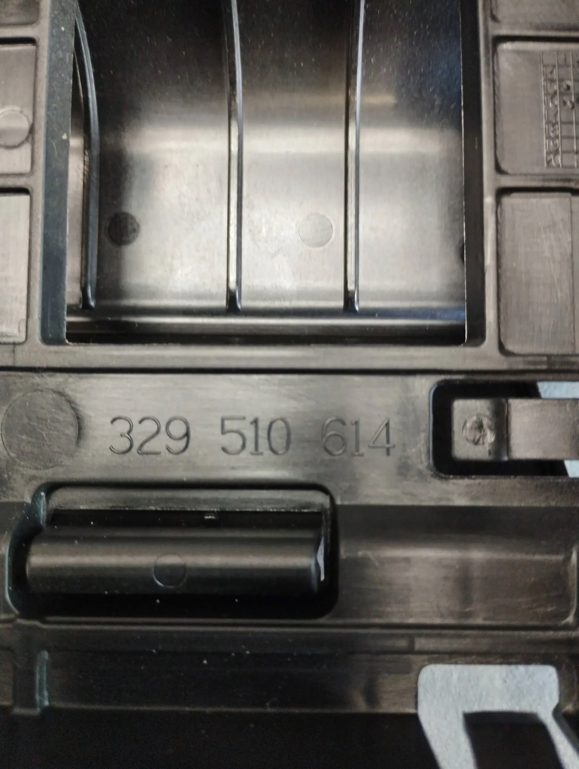 Opel Astra K Gehäuse Halter 329510614