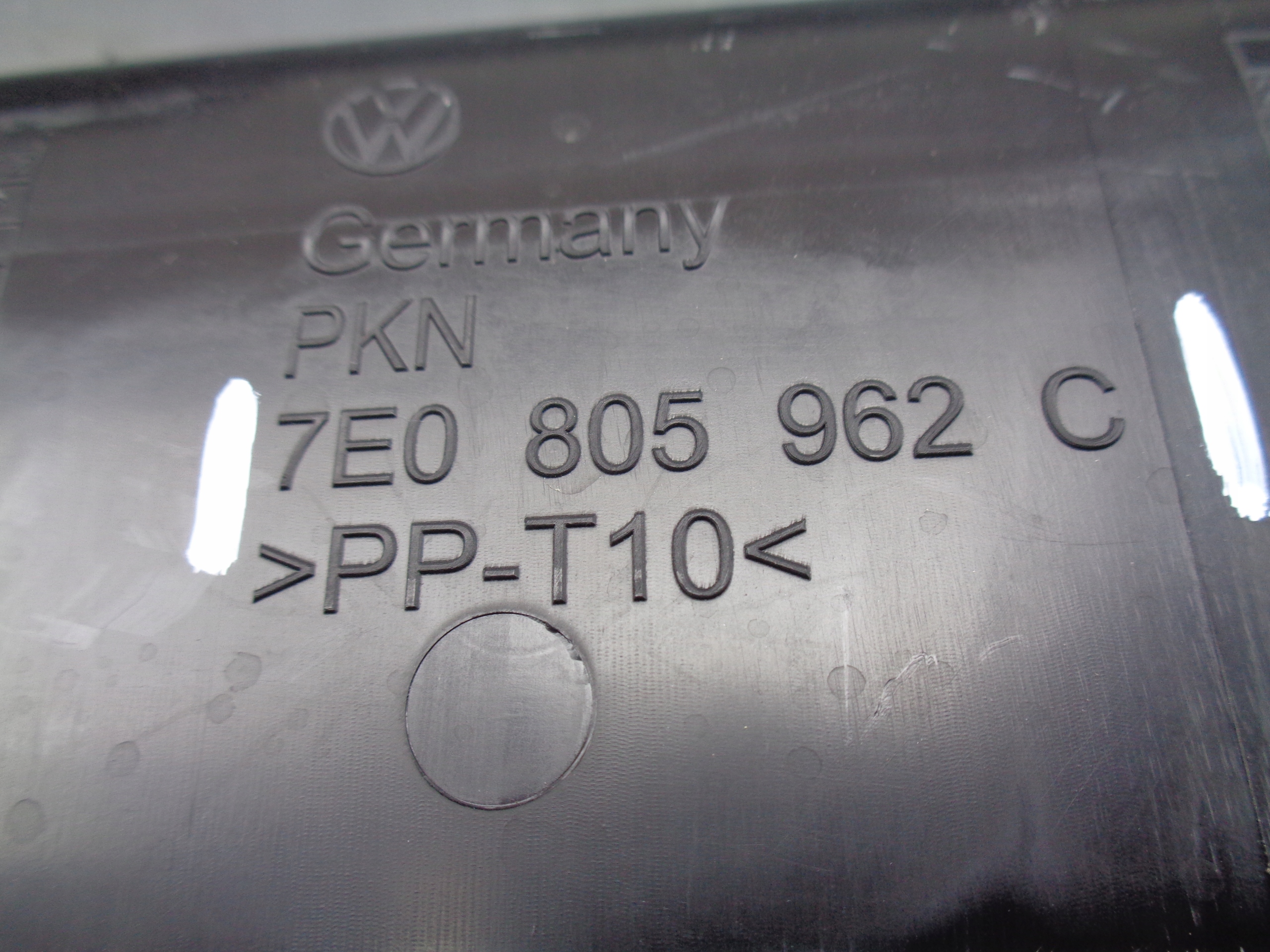 Blende Abdeckung der Kühler Zufuhr luft VW T6 7E 7E0 15