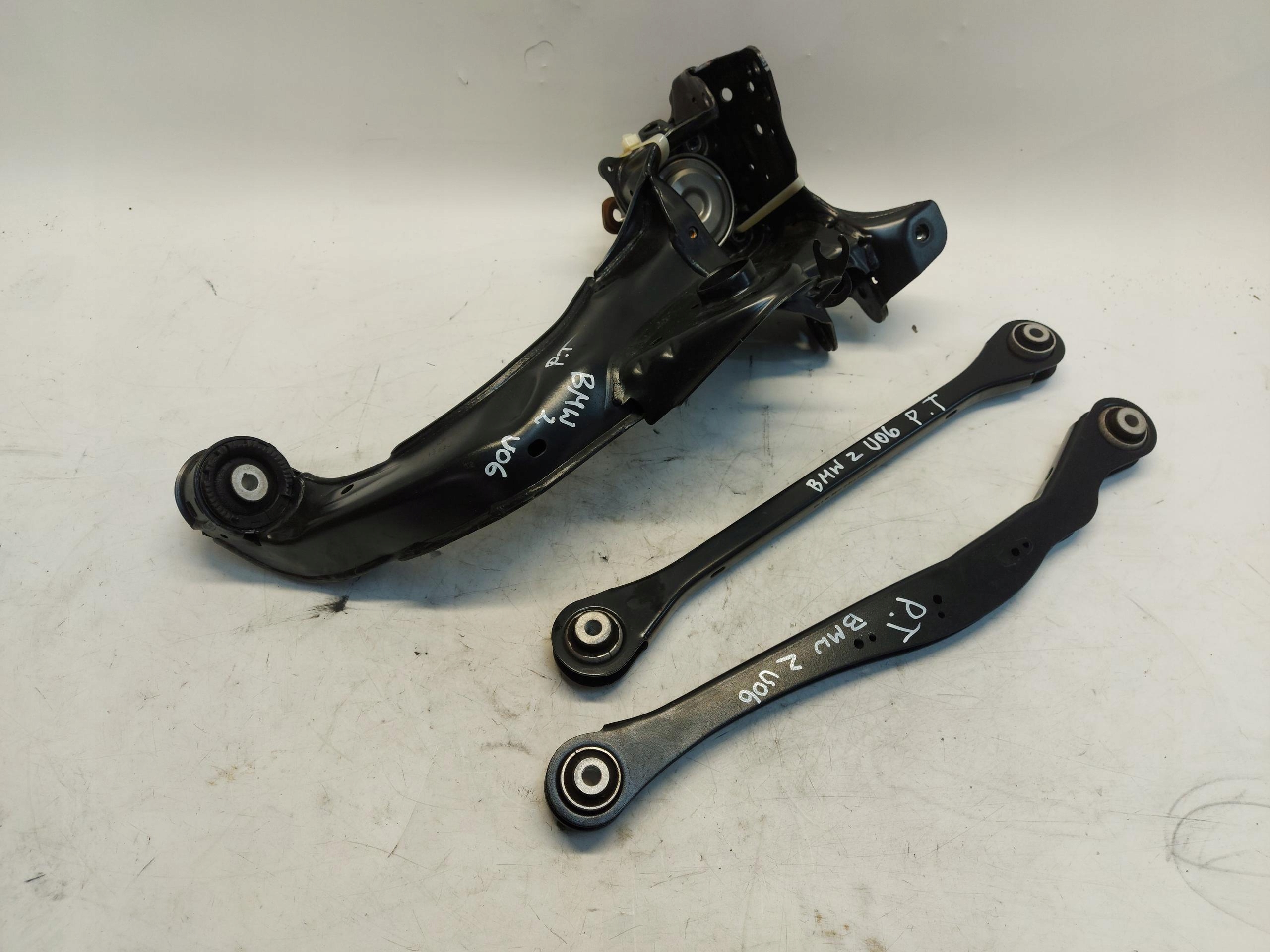 BMW 2 U06 Achsträger schenkel Querlenker heck rechts komplet 6895885
