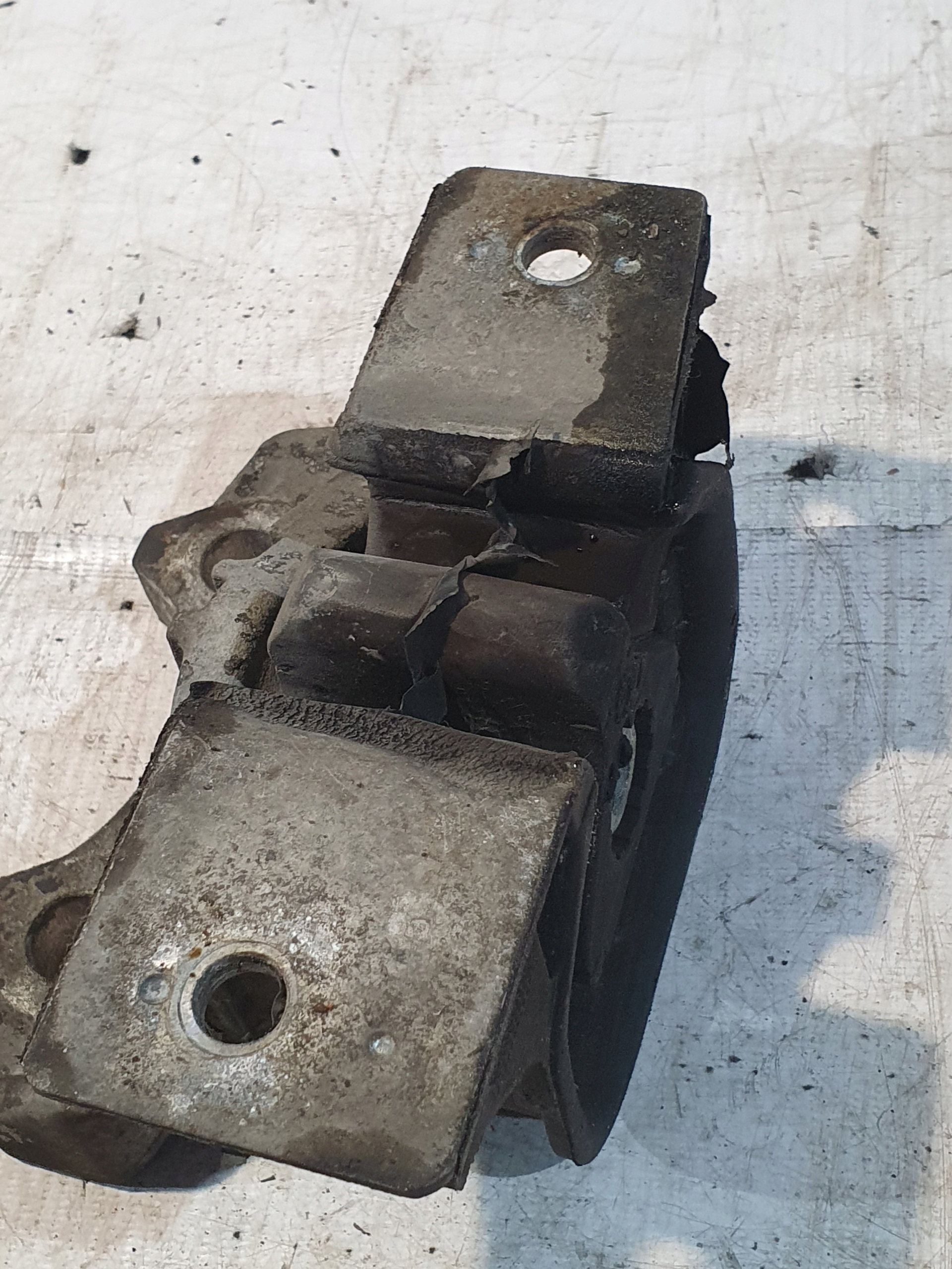 engine mount OE 92 27 881 OPEL MERIVA A and 1.6B 04r.