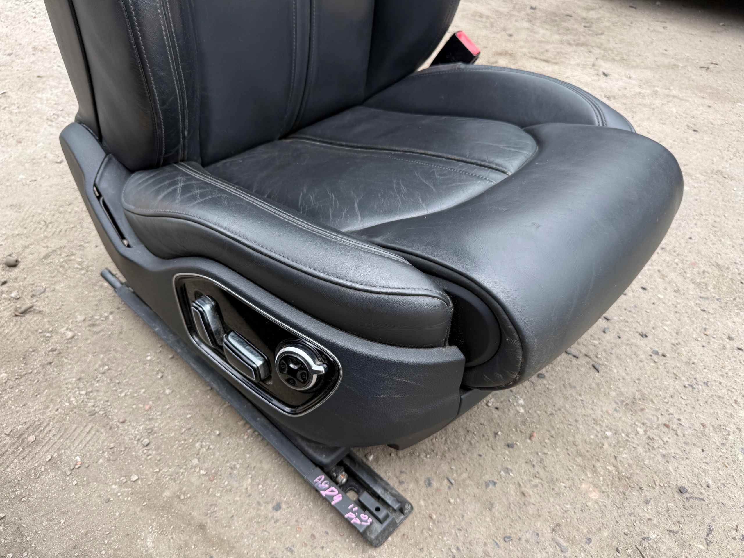 AUDI A8 D4 seat of the passenger right front leather black electrical