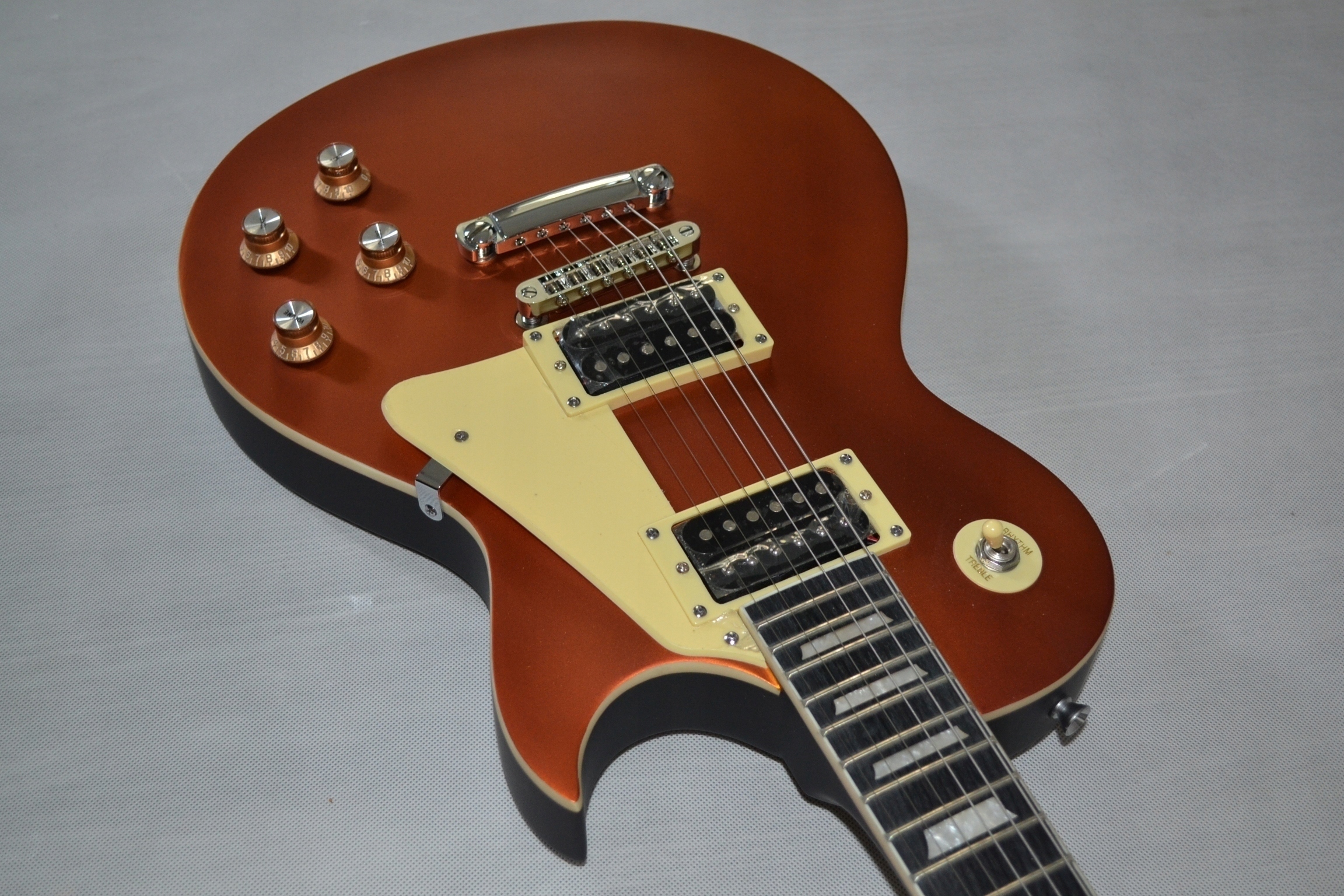 NOWY LES PAUL GOLDTOP HUMBUCKER USTAWIONY LUTNICZO Mostek Stały