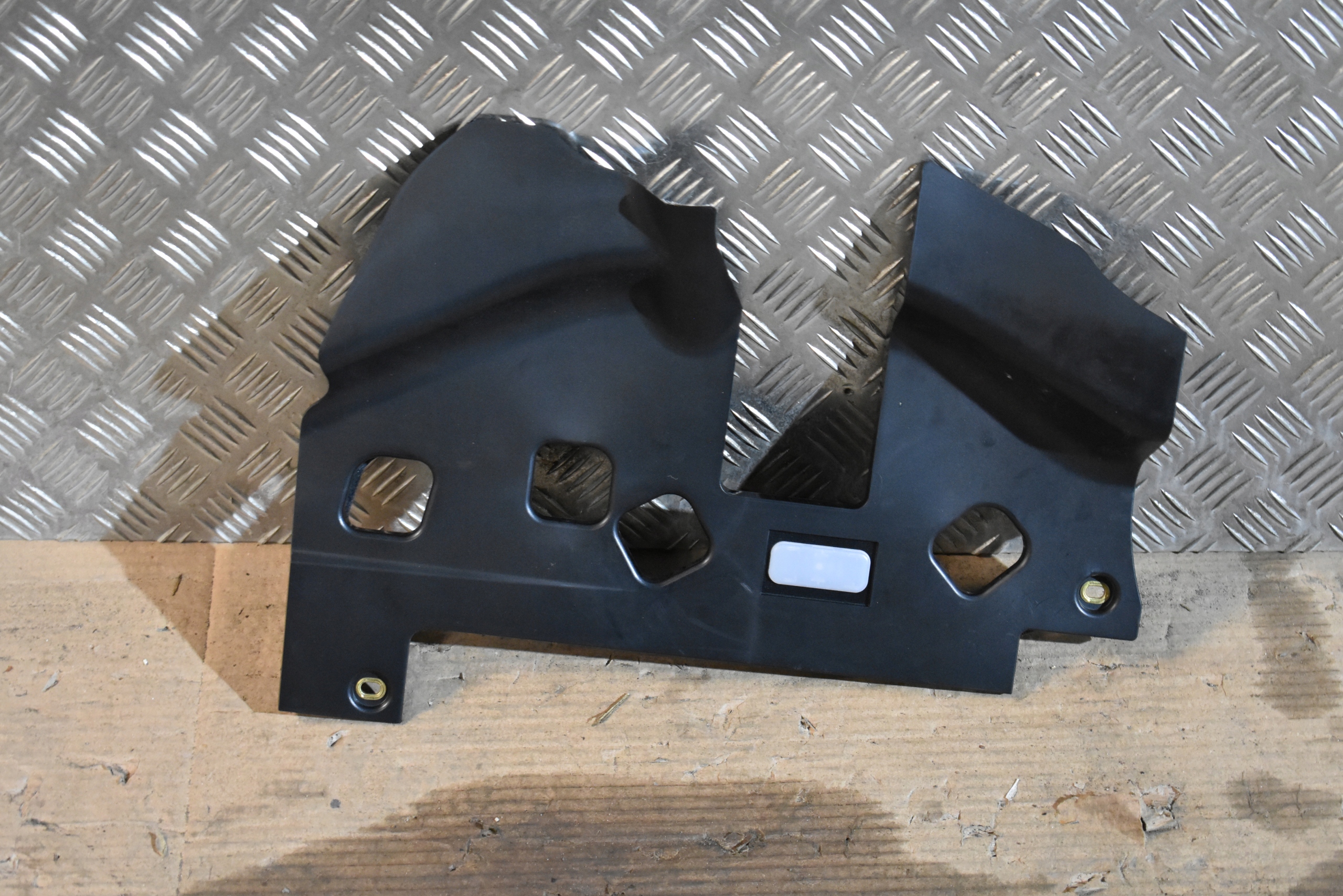 IDEALNA cover below KONSOLE BENTLEY GT GTC 3SD 1