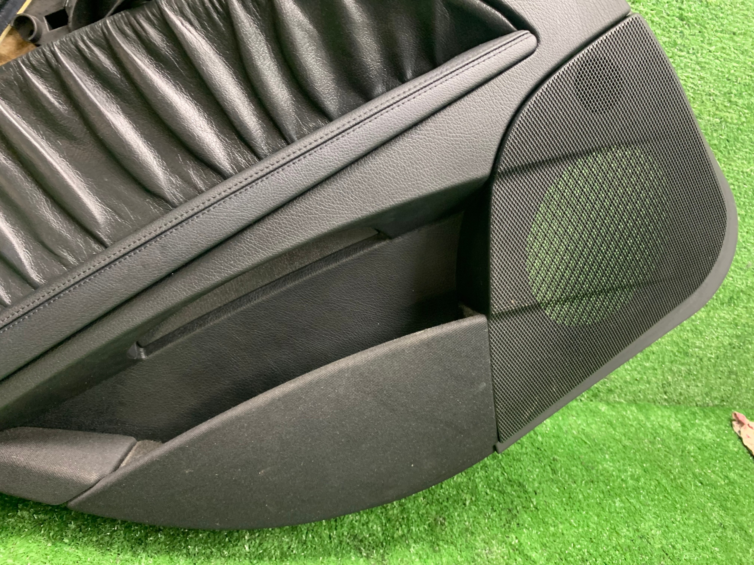 side upholstery door rear part left blinds MERCEDES E W211