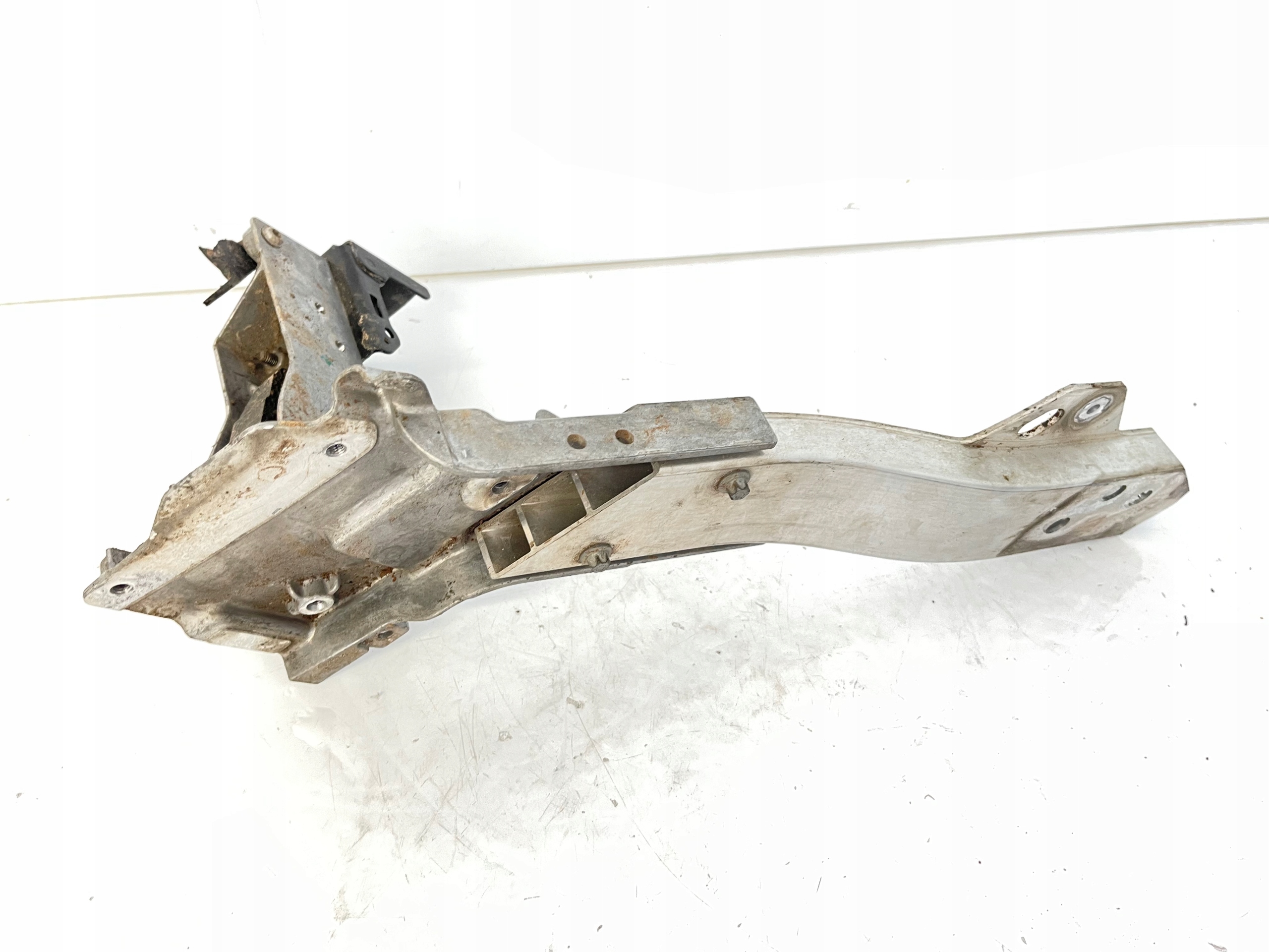 MERCEDES W213 wall support right A2136206400 A2536210500