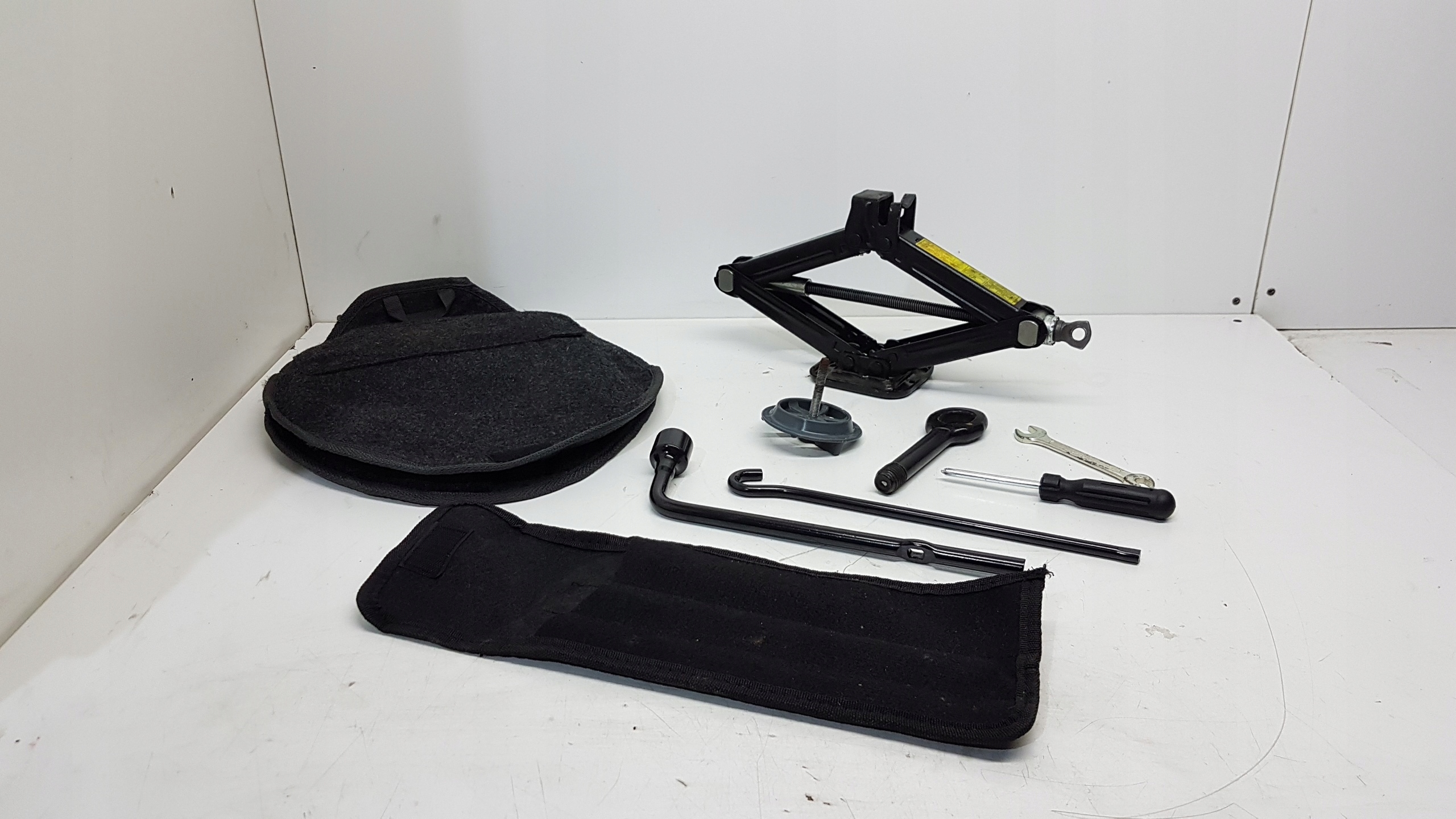 KIA VENGA IX20 ГАЕЧНЫЕ КЛЮЧИ КРЮК РЕМОНТНЫЙ КОМПЛЕКТ