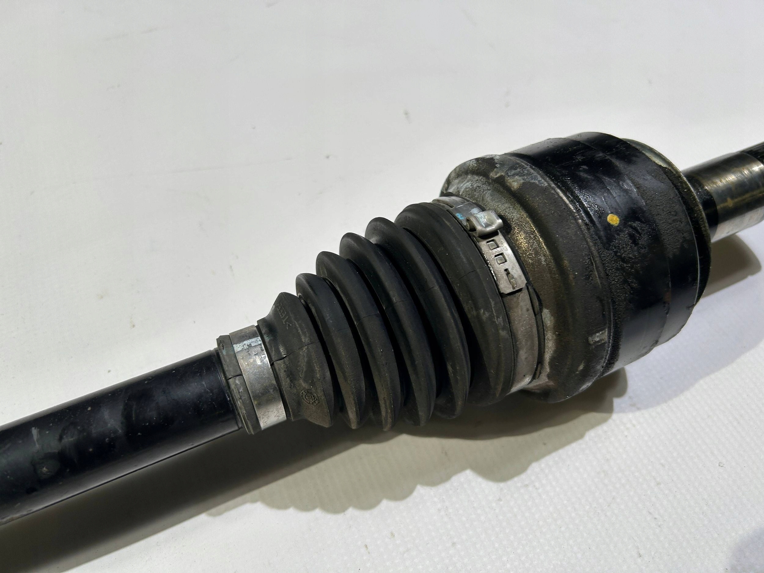 semi-axis left Chevrolet Camaro SS 6.2 v8 2009-2015