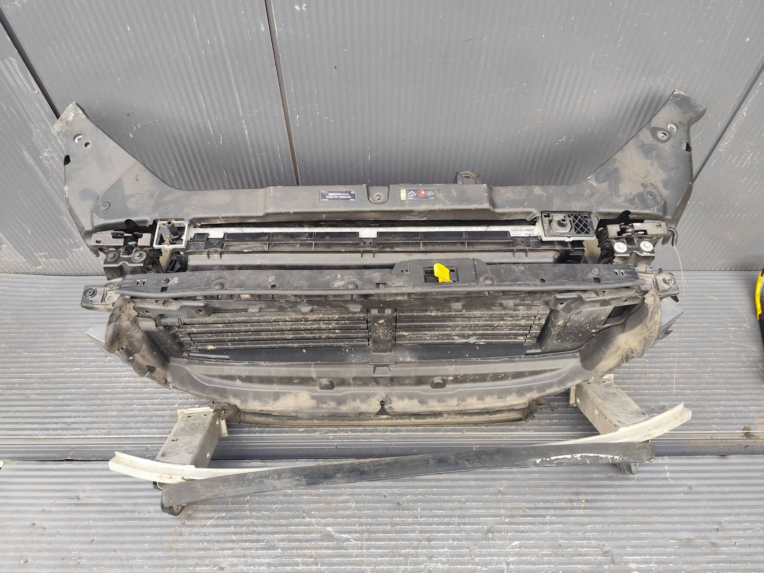 VOLVO V60 II schlossträger kühler KOMPLET ausbau