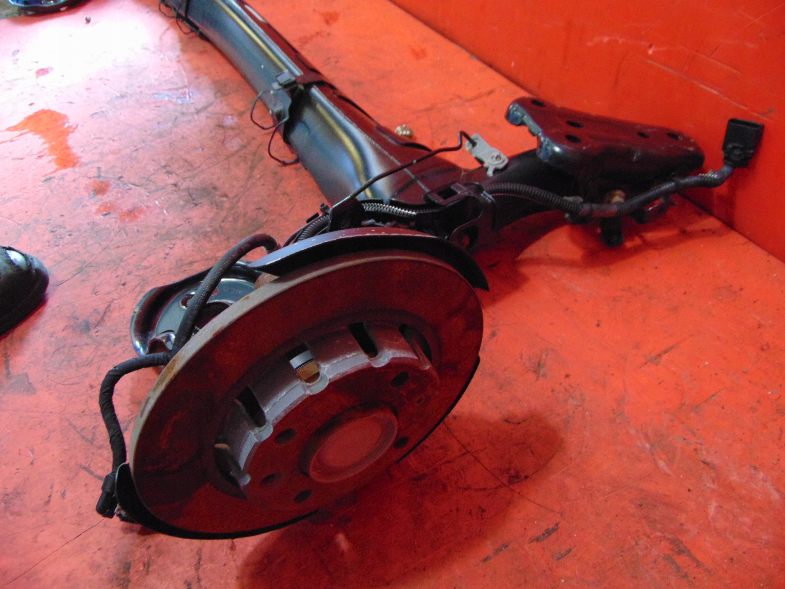 PEUGEOT 208 II 2 OŚ BELKA ZAWIESZENIA TYŁ TARCZE Jakość części (zgodnie z GVO) O - oryginał z logo producenta pojazdu (OE)