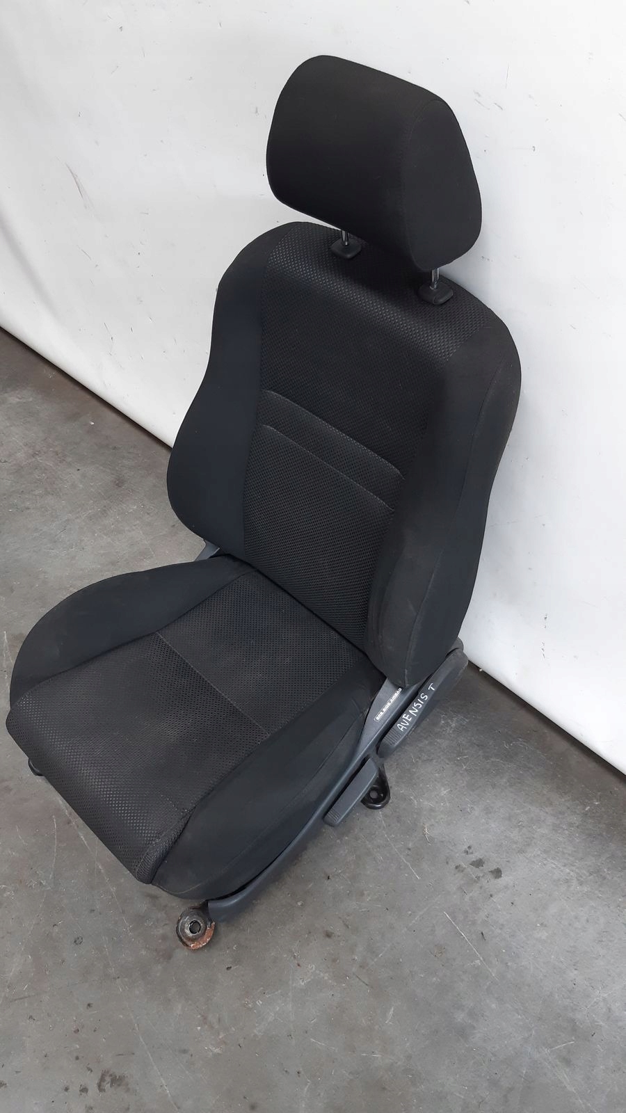 seat front left driver´s Toyota Avensis T25 1,8i