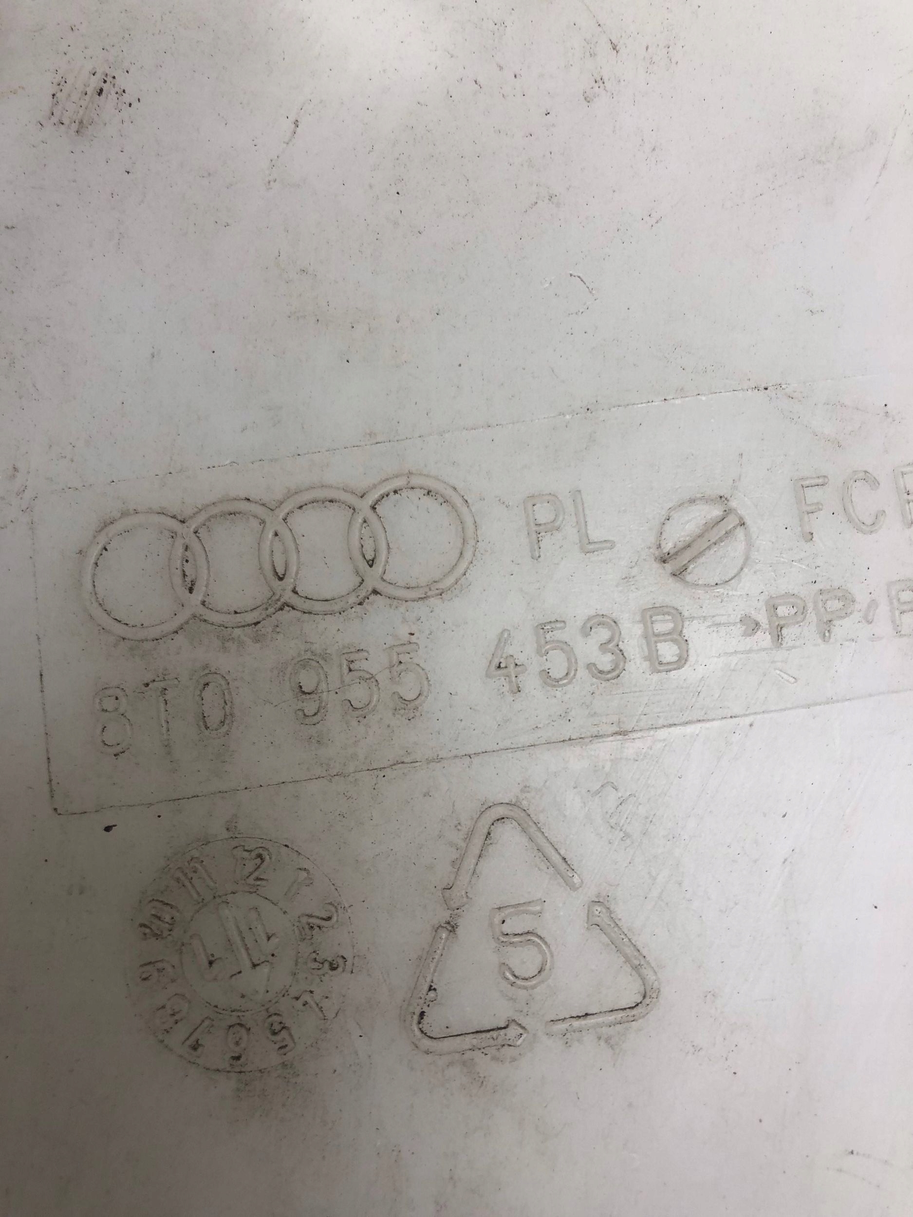 washer fluid tank AUDI A4 B8 KOMBI 8T0955453B