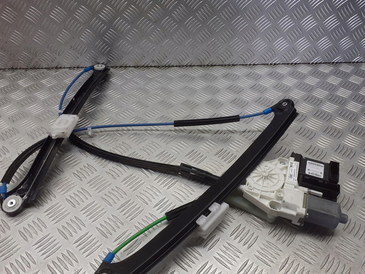 MECHANIZM SZYBY LEWY PRZÓD AUDI A3 8P 8P0959801E