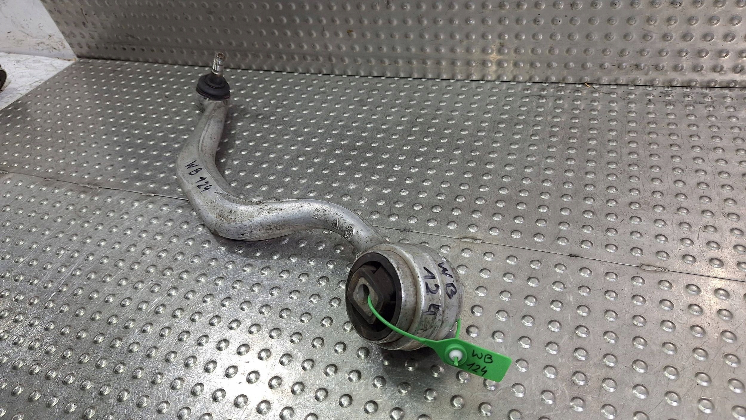arm right front 1092610R BMW E39