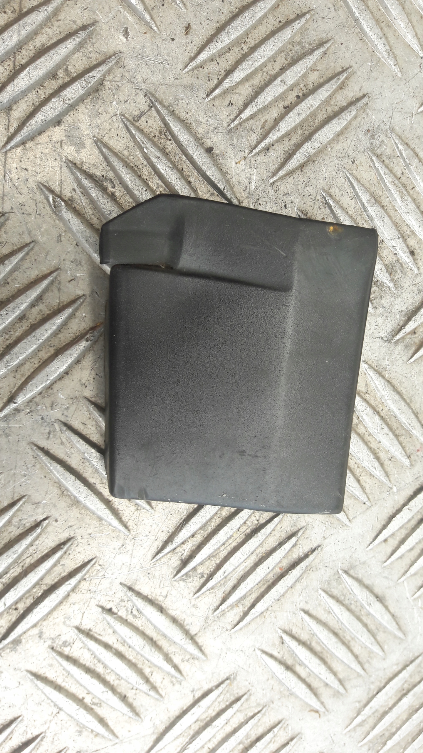 AUDI A6 C4 Blende Abdeckung hinten des Kotflügels 4a0853700