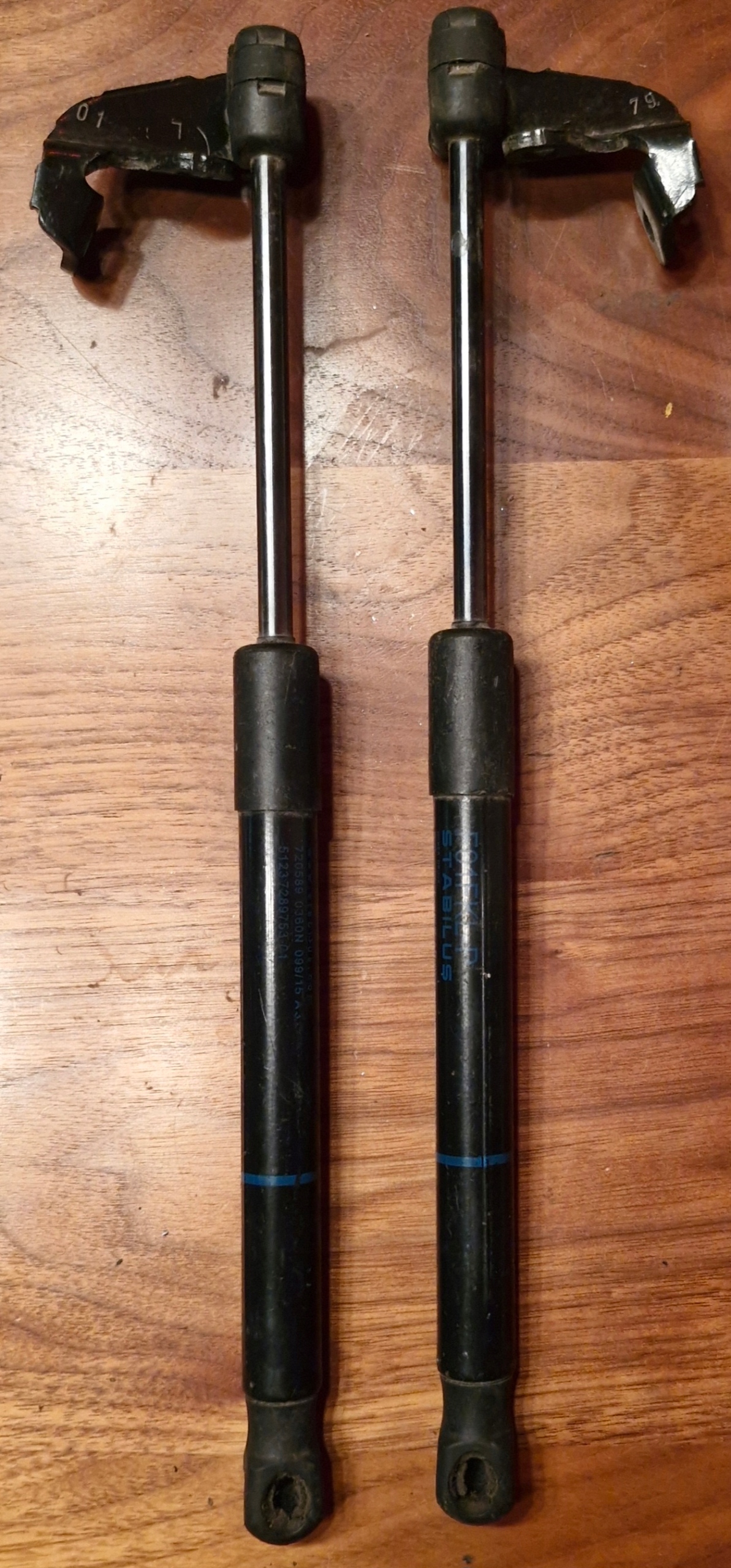 SIŁOWNIK MASKI LEWY PRAWY BMW 7 F01 F02