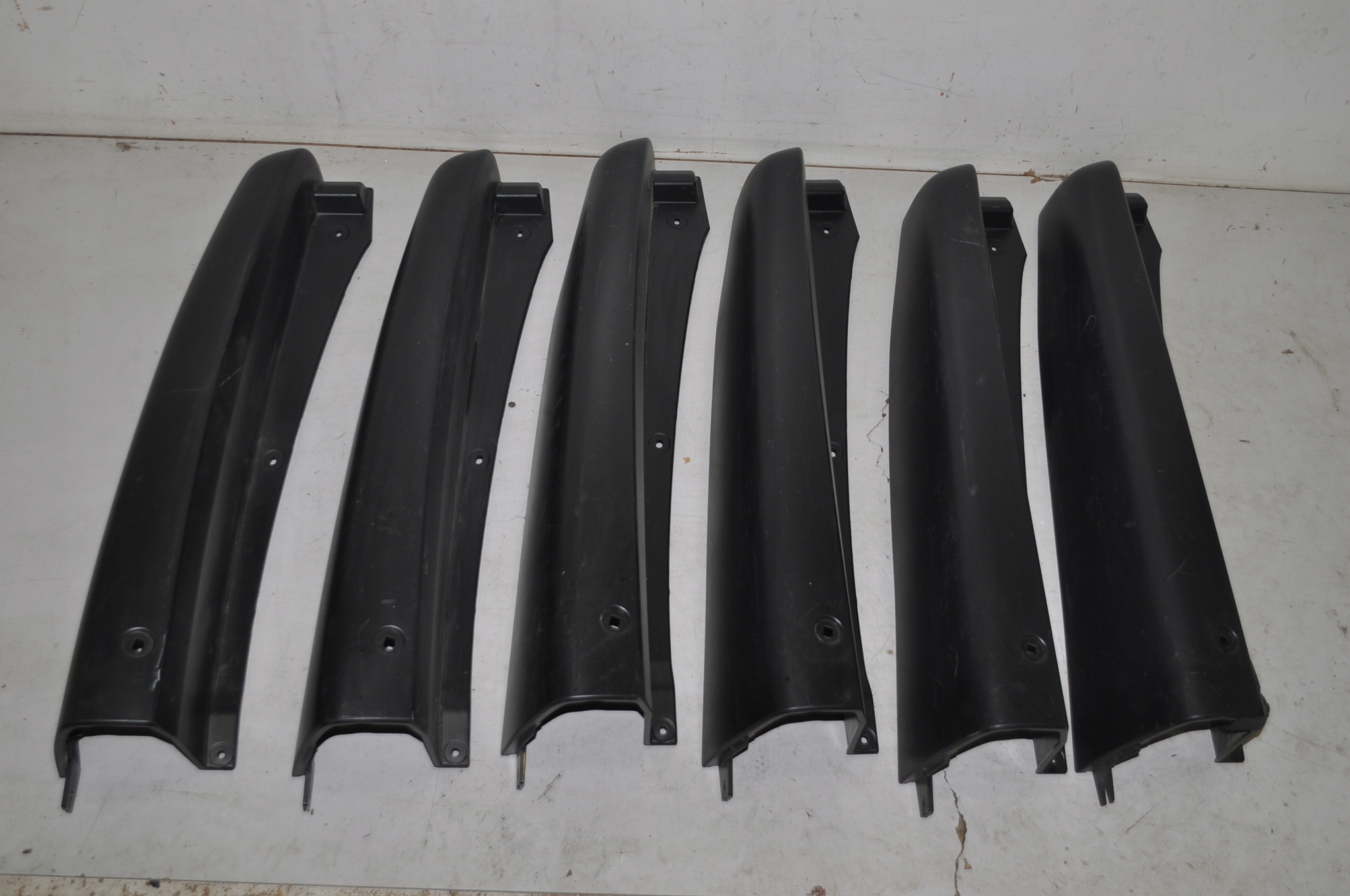 TRAFIC III VIVARO B LISTWA NAROŻNIK GÓRNY LEWY