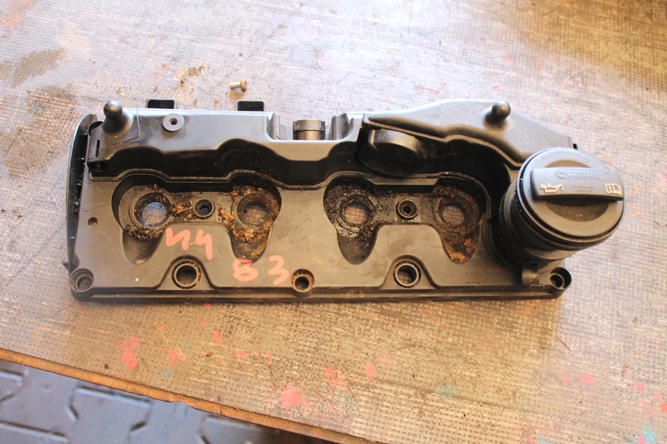 4483. Abdeckung der Ventile VW T5 T6 03L103469G
