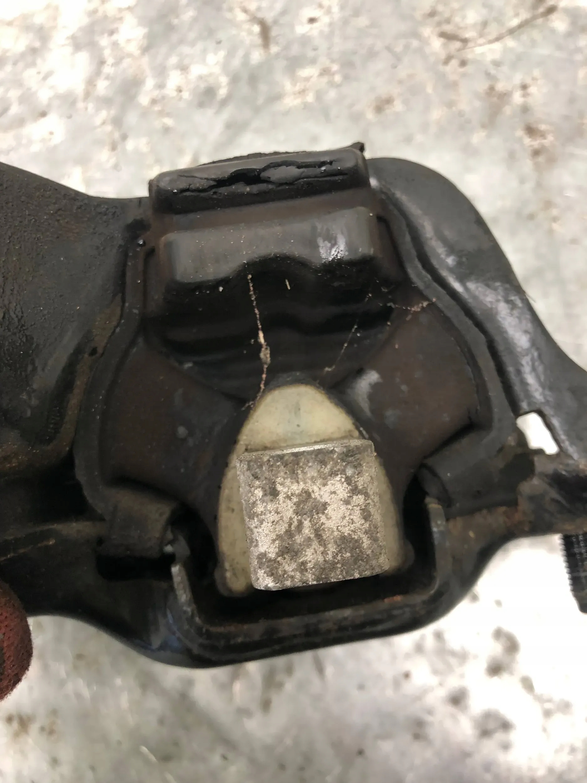 holder engine mount SKODA FABIA II LIFT 6Q0199555AR