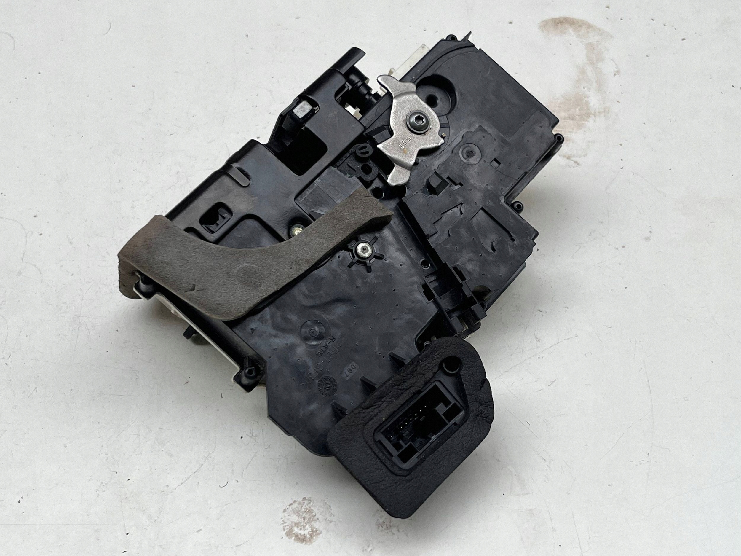 AUDI A6 C8 lock door right rear part 4K0839016Q @M