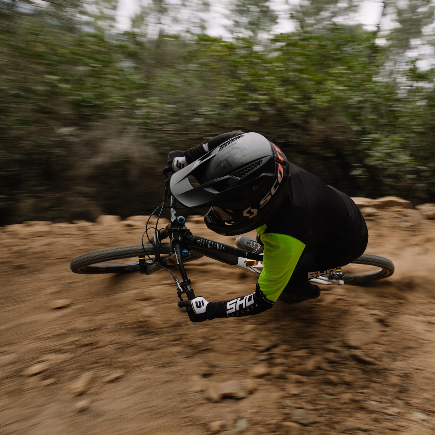 KOSZULKA ROWEROWA MĘSKA KOLARSKA DOPASOWANA S NA ROWER ŻÓŁTA DŁUGI RĘKAW Kod producenta SH-A09-12I1-A04-08