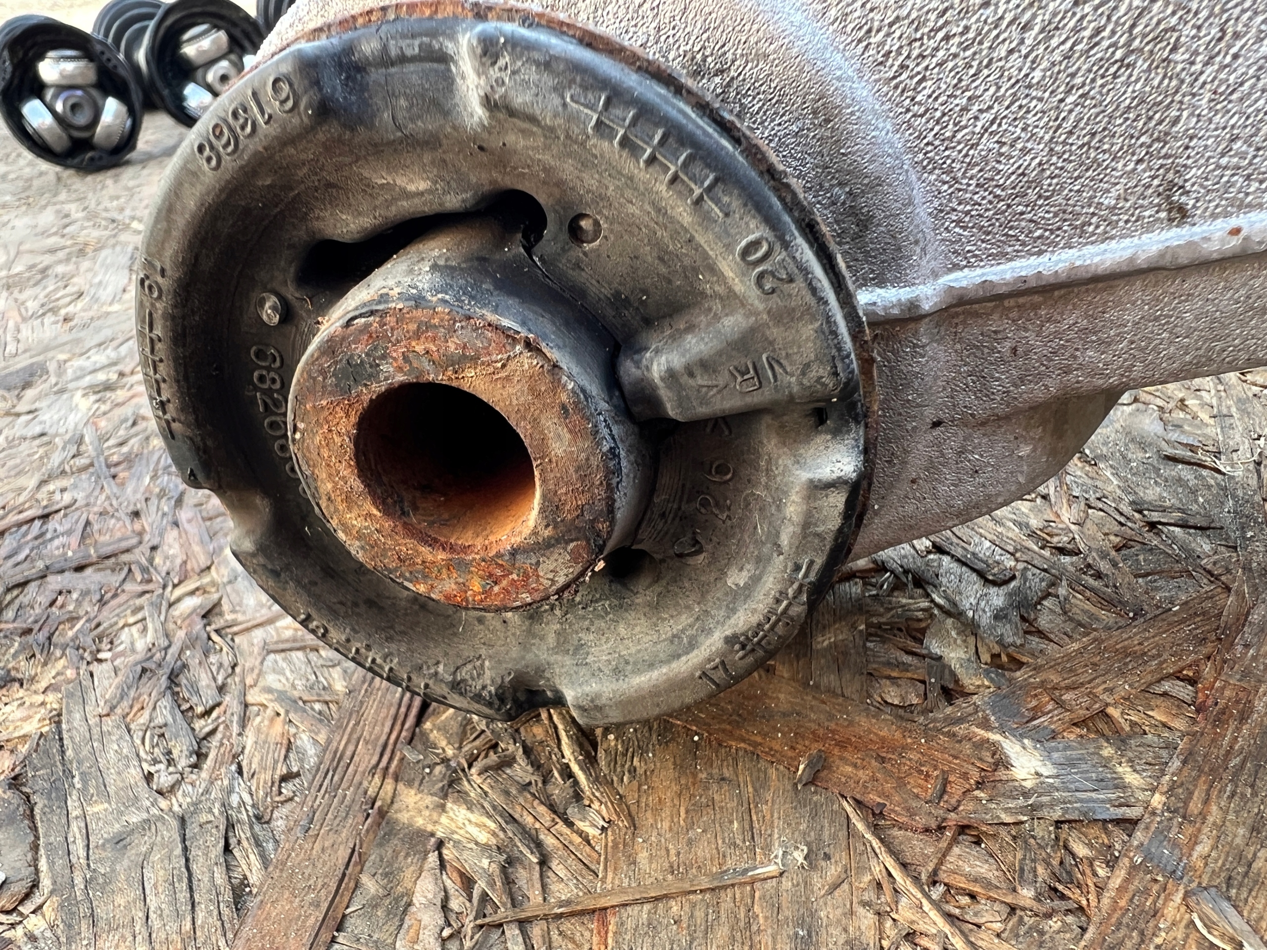 arm lower left front DODGE RAM 1500 V 68261620