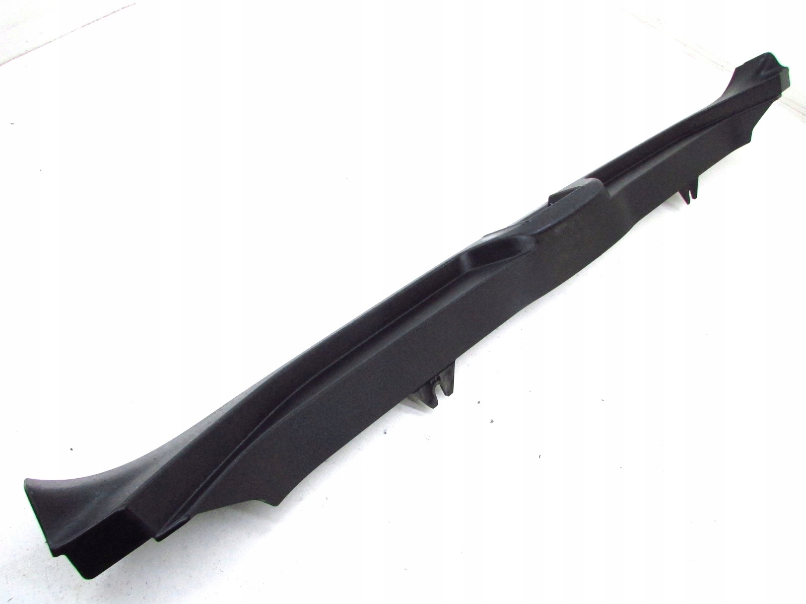 VOLVO V70 XC70 OSŁONA PASA TYLNEGO 07-16r