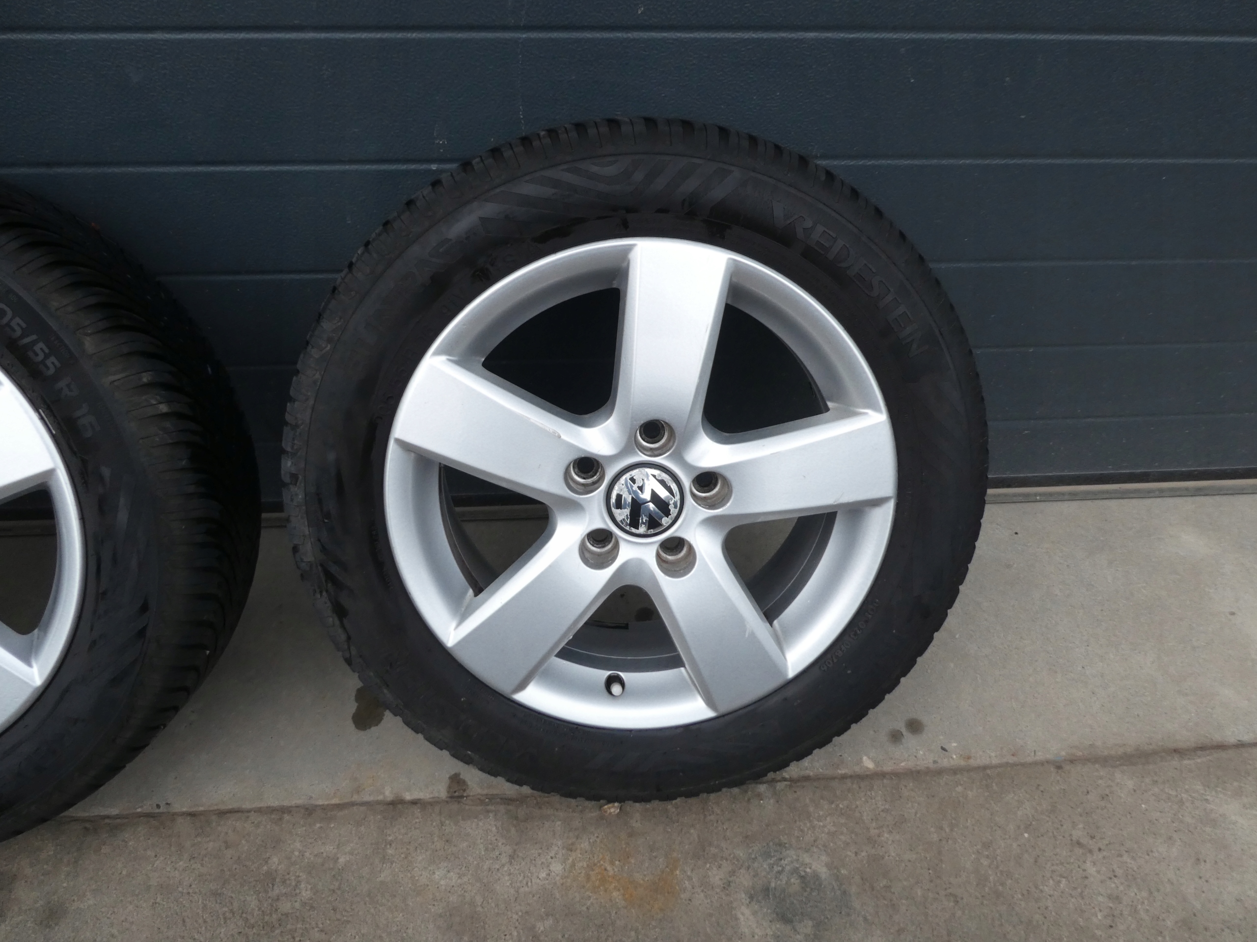 4X wheels discs tyres VW 1T0601025M 2022R