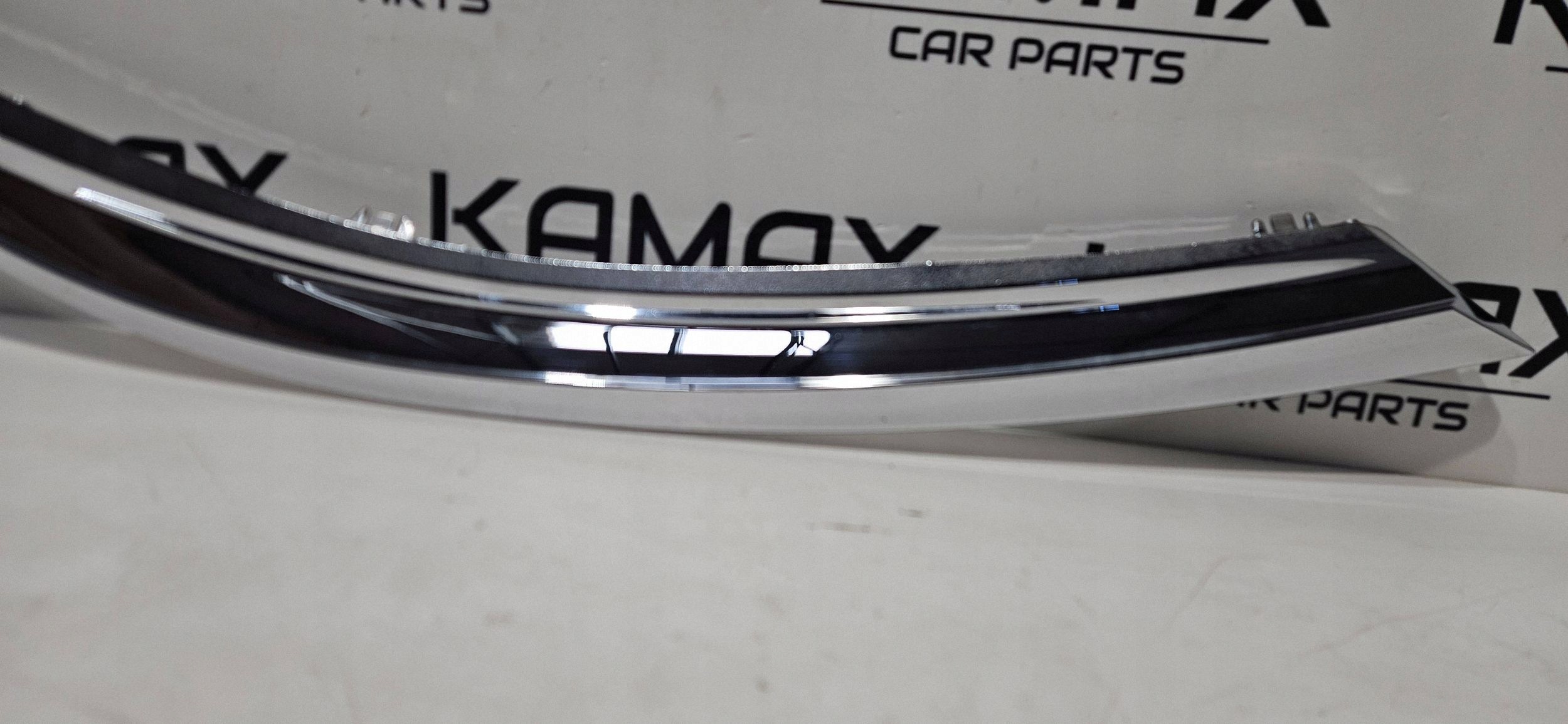 moulding below reflektorem right side Toyota Corolla E160 E170 5318102010