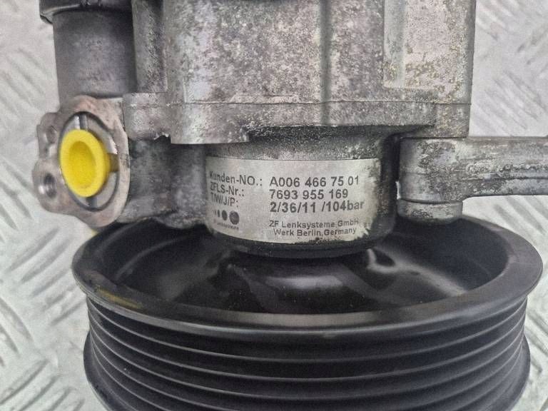 Mercedes C200 CGI C204 servo pump M271 A0064667501