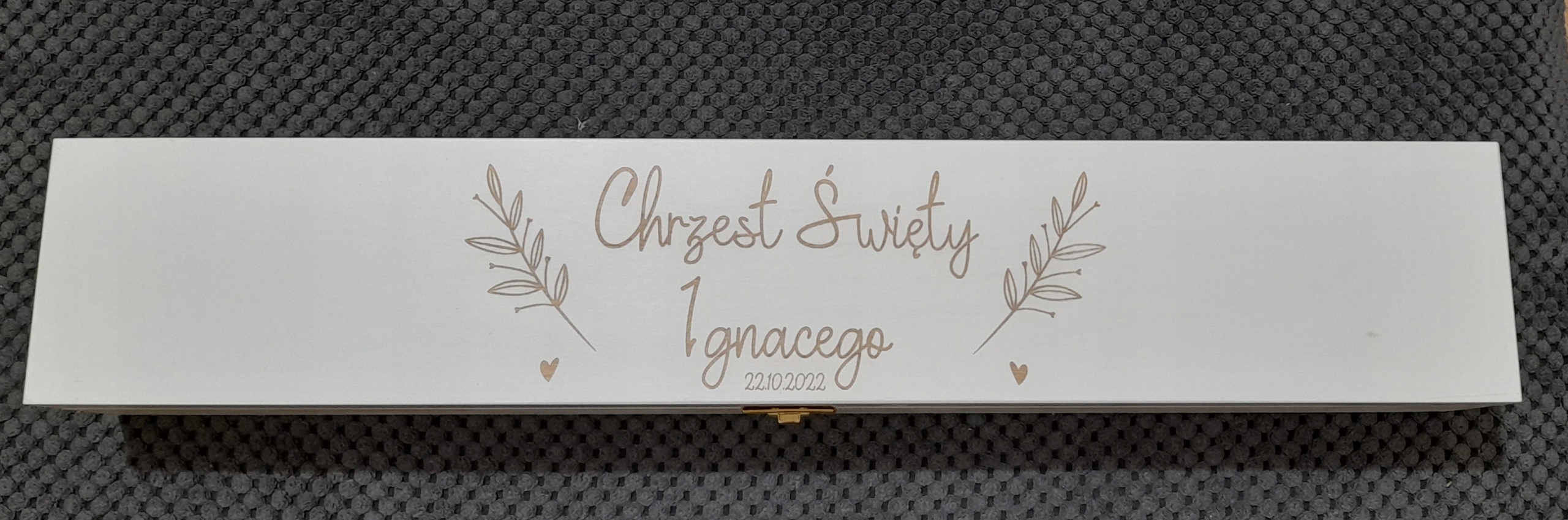 BIAŁE DREWNIANE PUDEŁKO NA ŚWIECE GRAWER - CHRZEST Marka inna marka