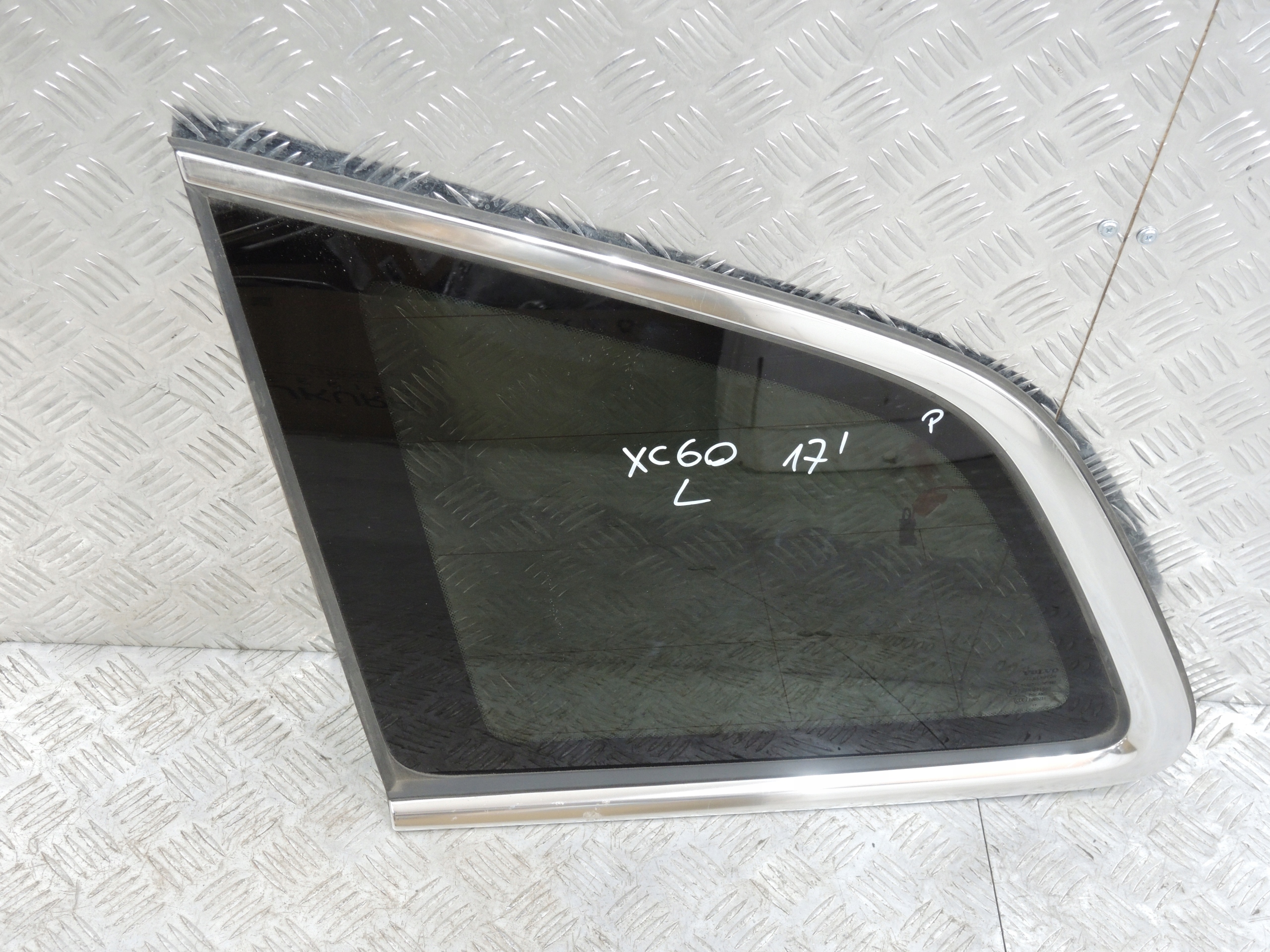 VOLVO XC60 II SZYBA KAROSERYJNA LEWY TYŁ 17 ROK