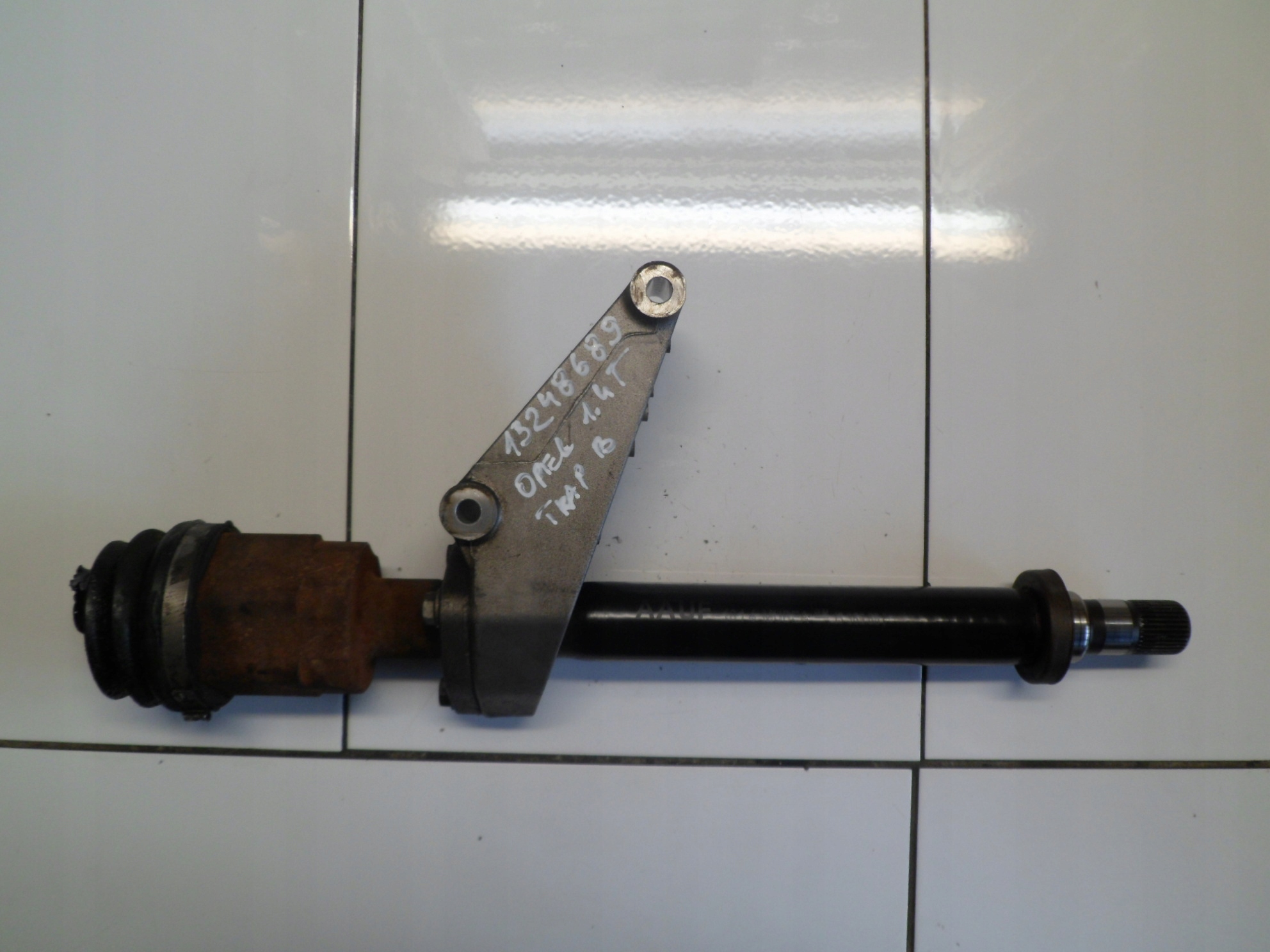 OPEL ASTRA J 1.4 T A14NET Demi axe Support 13369661