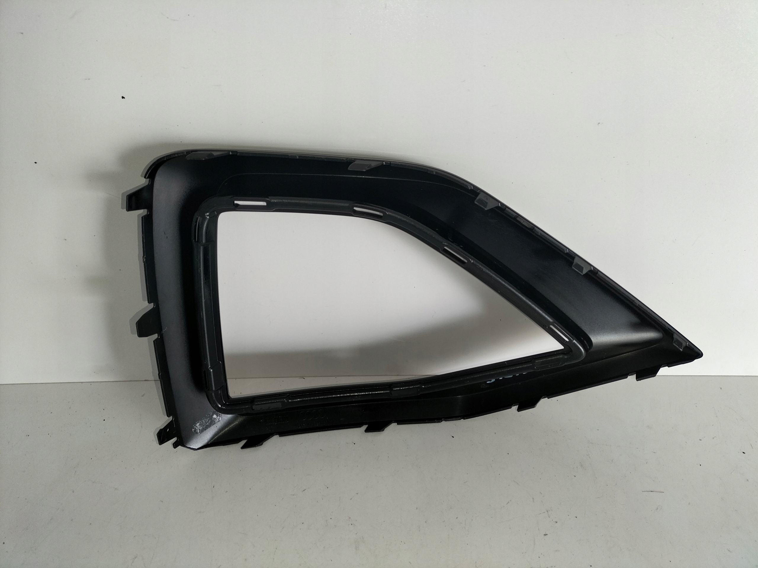 grille grid of a bumper front left AUDI Q2 LIFT 21