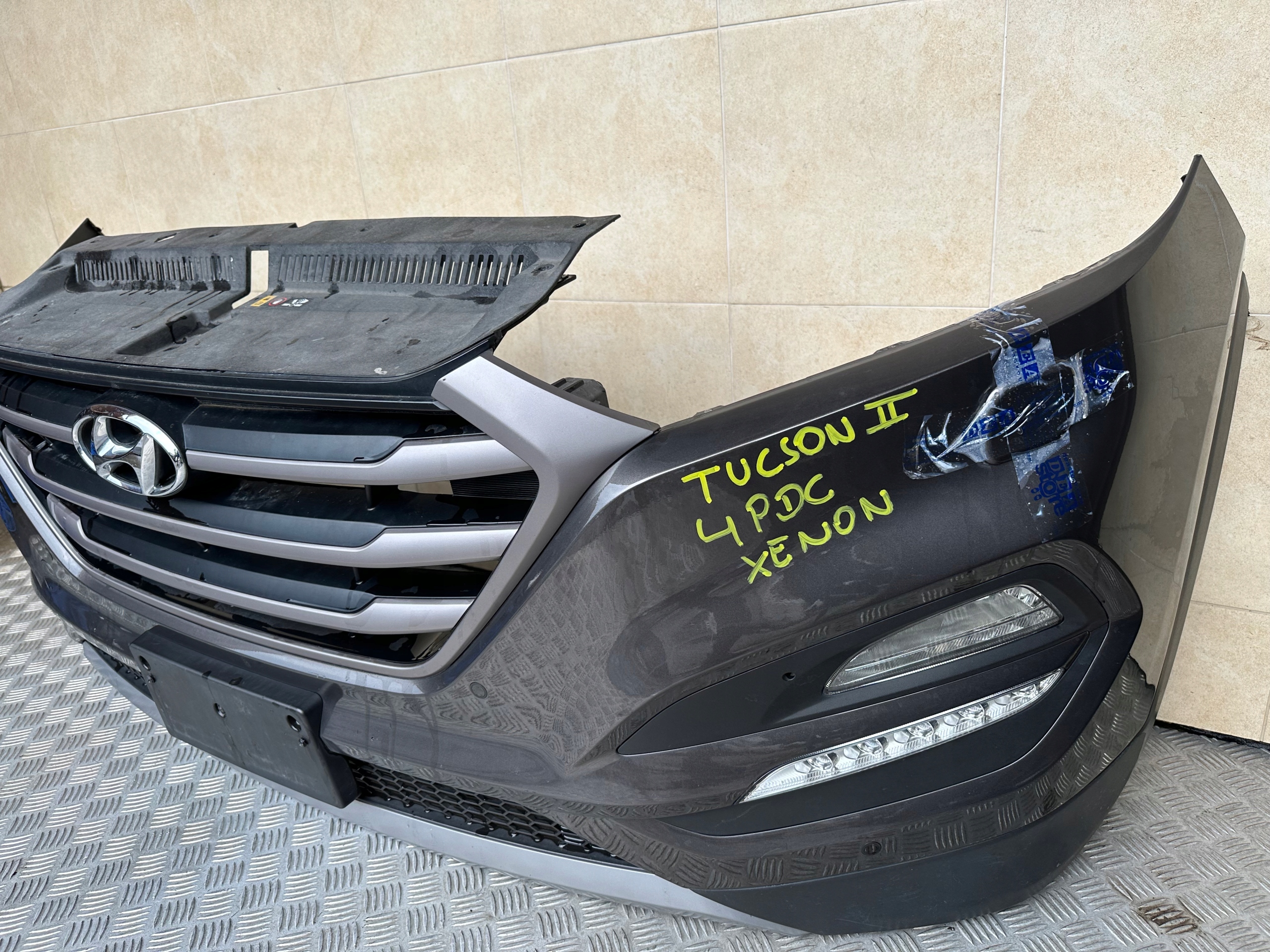 front bumper HYUNDAI TUCSON II XENON 4 PDC